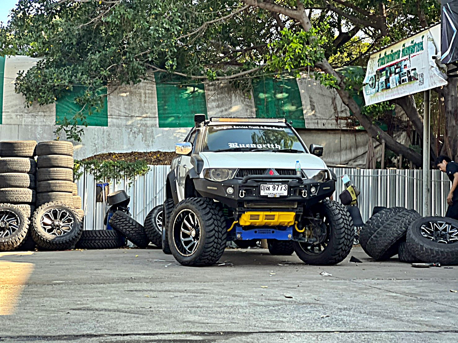 TRITON ทรงเมกา ที่ STEP9