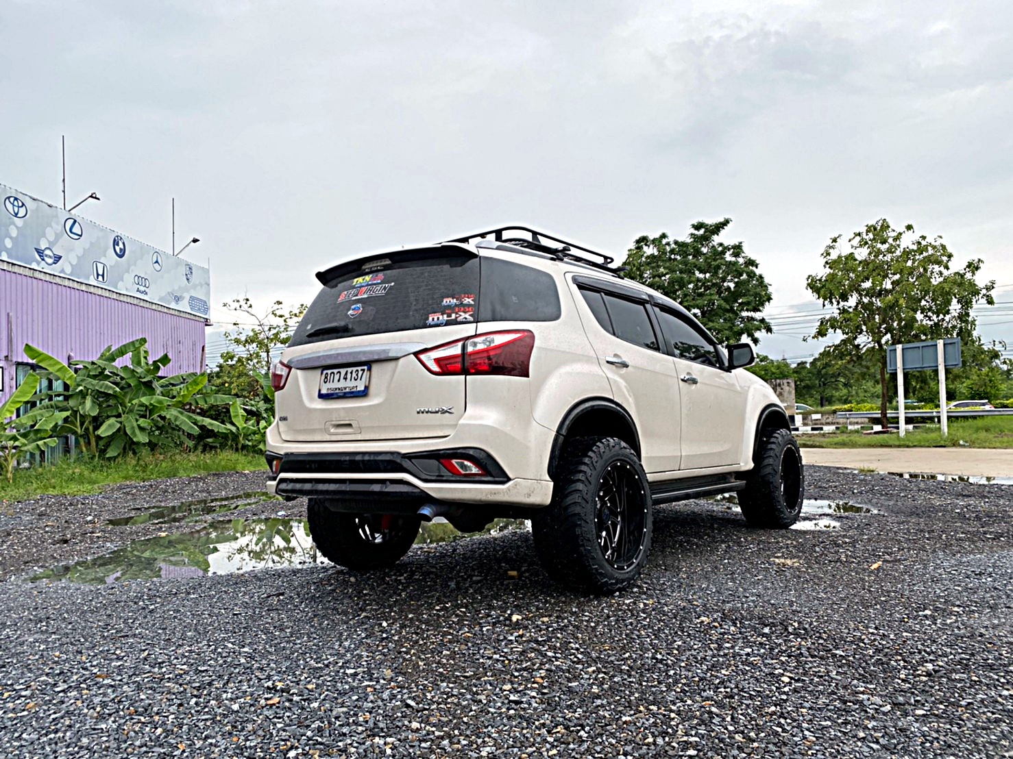 MU-X ทรงเมกา หล่อที่ STEP9