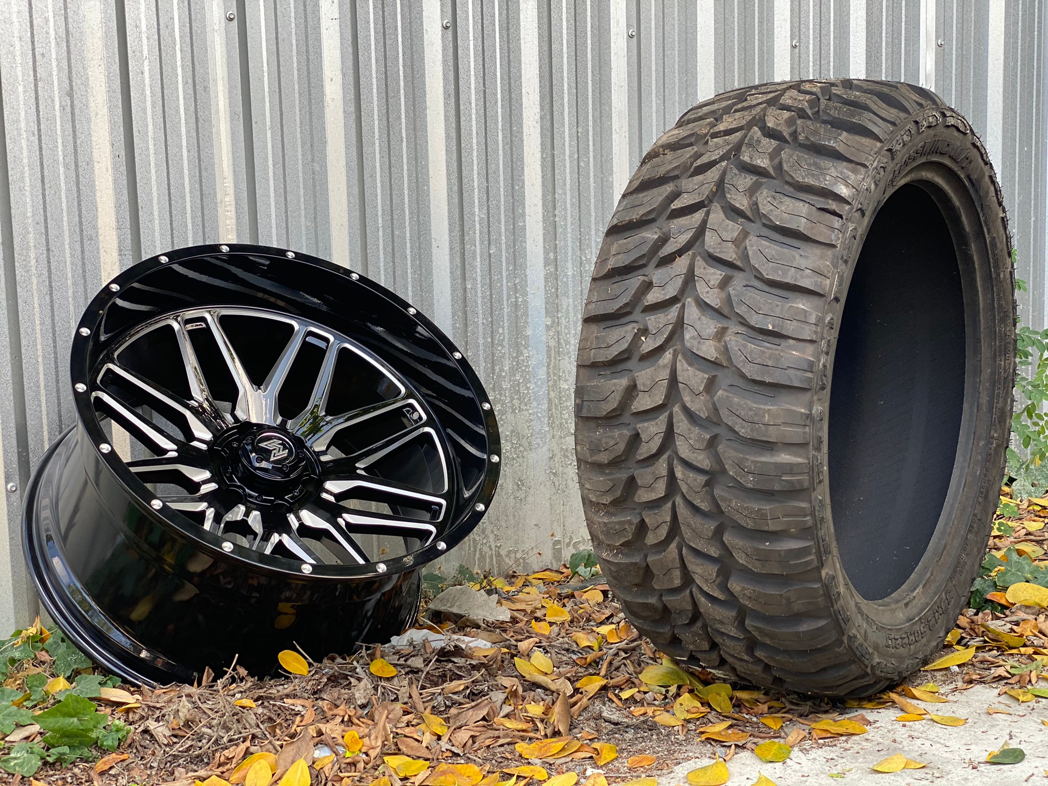 MAGNETIC 22x12 ET-44 CROSSWIND MT 33/12.5R22