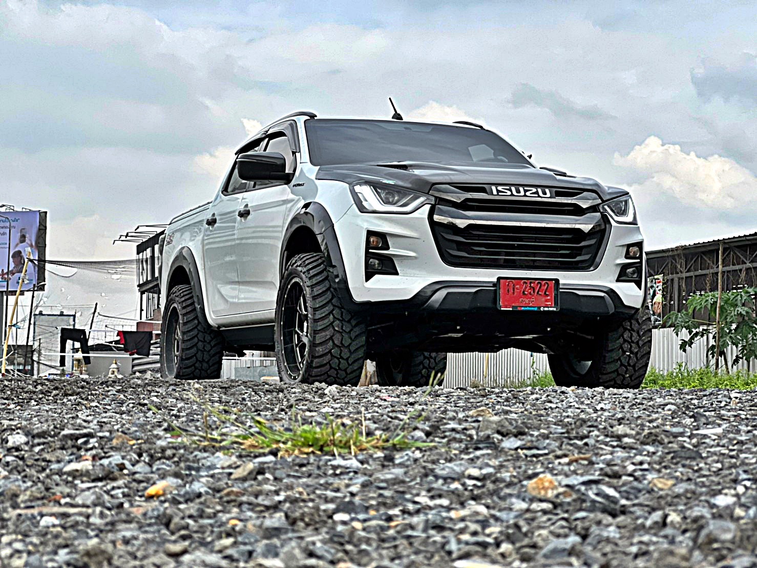 D-MAX ทรงเมกา โคตรหล่อที่ STEP9