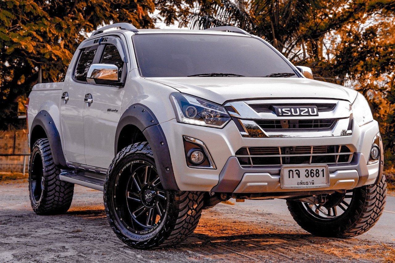 ISUZU D-MAX แต่งเมกา โคตรหล่อที่ STEP9