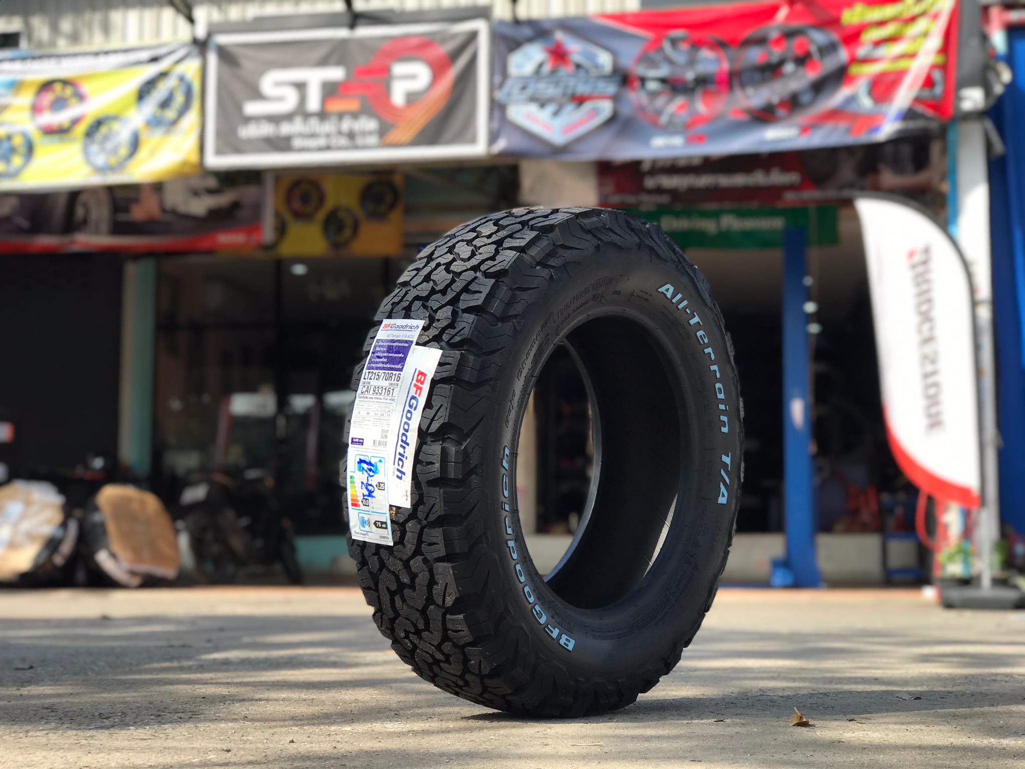 BF GOODRICH KO2 215/70-16 ถูกสุดที่ STEP9