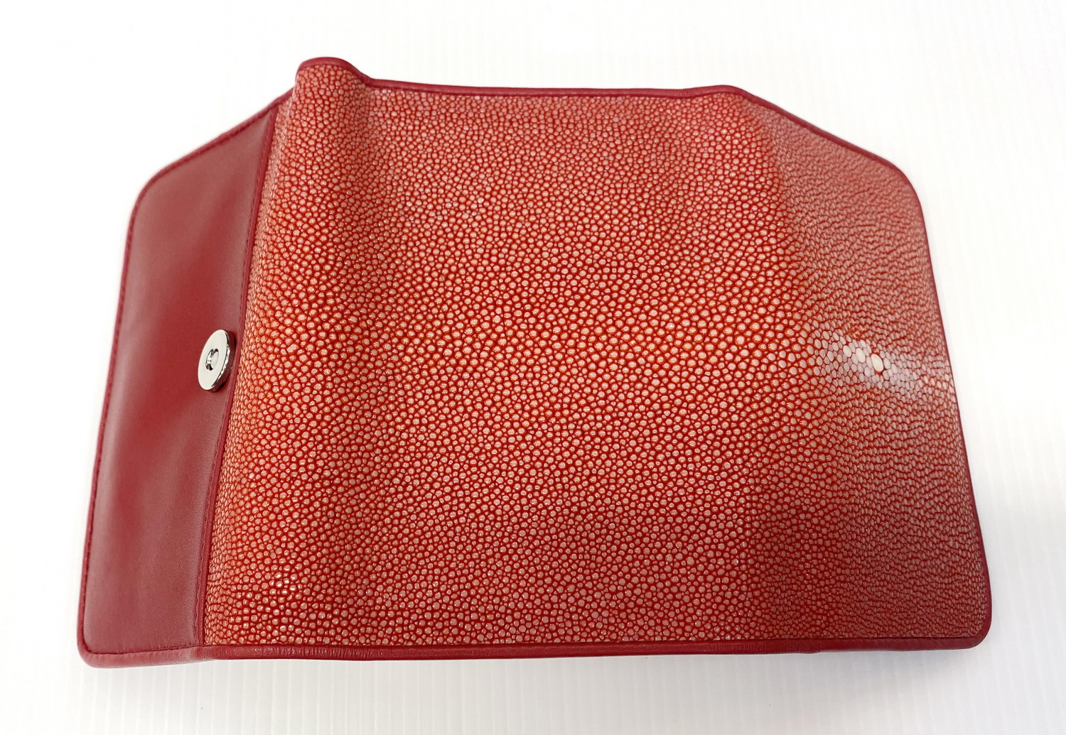 กระเป๋าสตางค์หนังปลากระเบนแท้ 3พับสั้น ปลากระเบนขัดเงา สีแดง