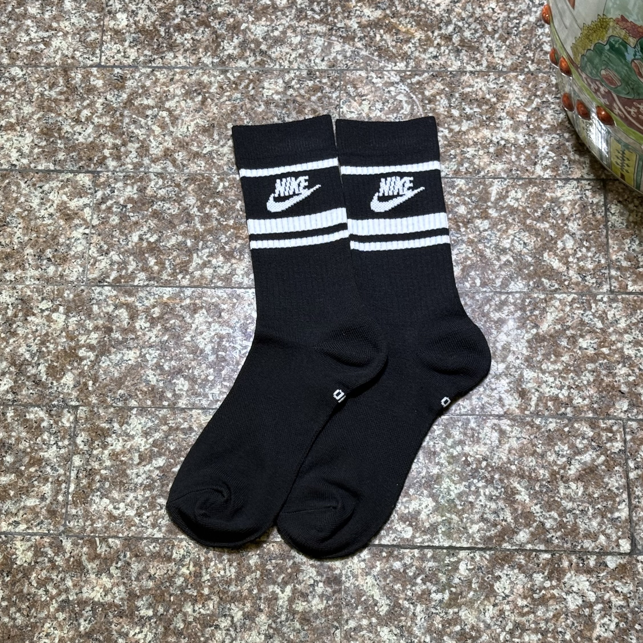 ถุงเท้า Nike Dri-Fit Swoosh Fly Crew Socks ‘BLACK’ (M,L)