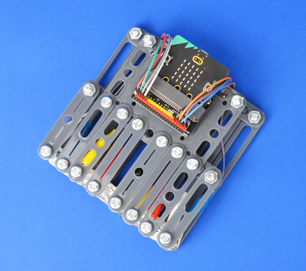 (พรีออเดอร์) ชุดสื่อกิจกรรม Creative Coding micro:bit plus+ สำหรับสถานศึกษาใช้สอนเด็กระดับประถมขึ้นไป IDEAKIT