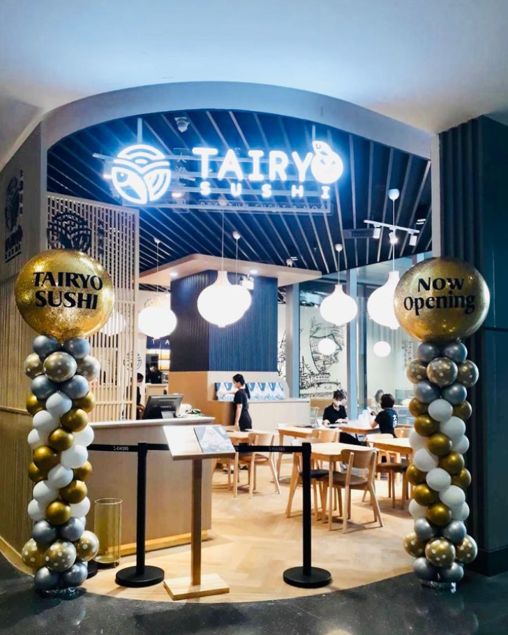 เสาตั้งลูกดป่งเปิดร้านใหม่ โทนสีเงิน ทอง ขาว