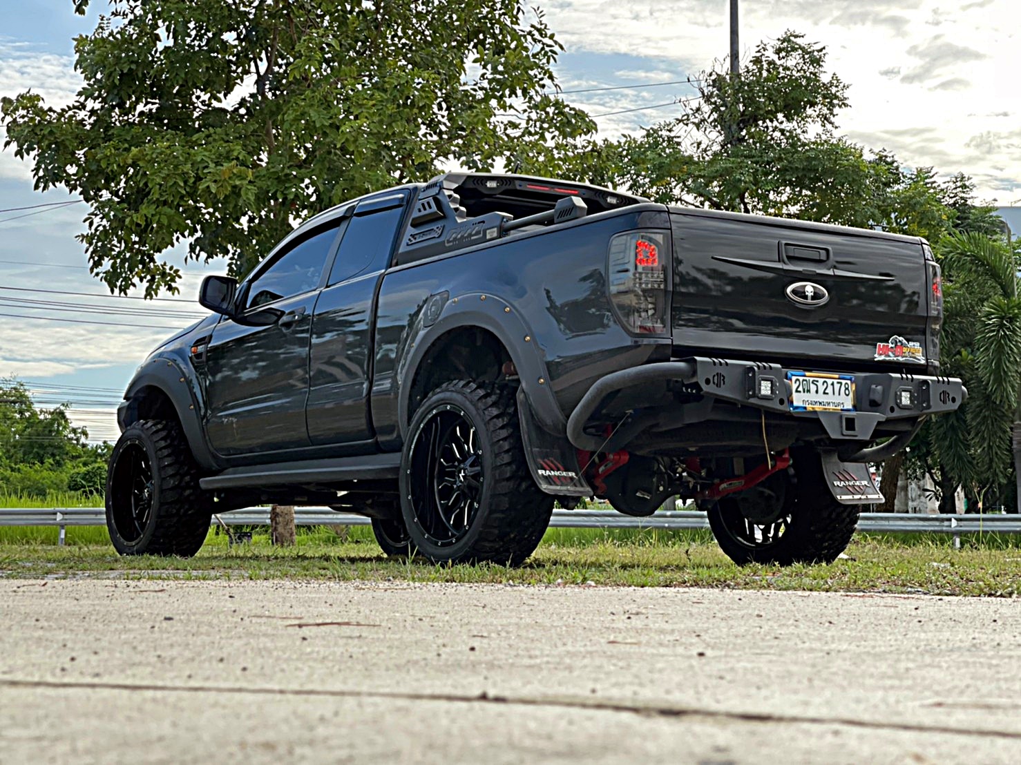 FORD RANGER จัดทรงเมกา ขอบ22 ที่ STEP9