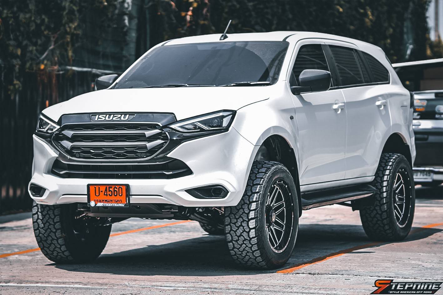 ISUZU MU-X ทรงเมกา ล้นหน่อยๆ