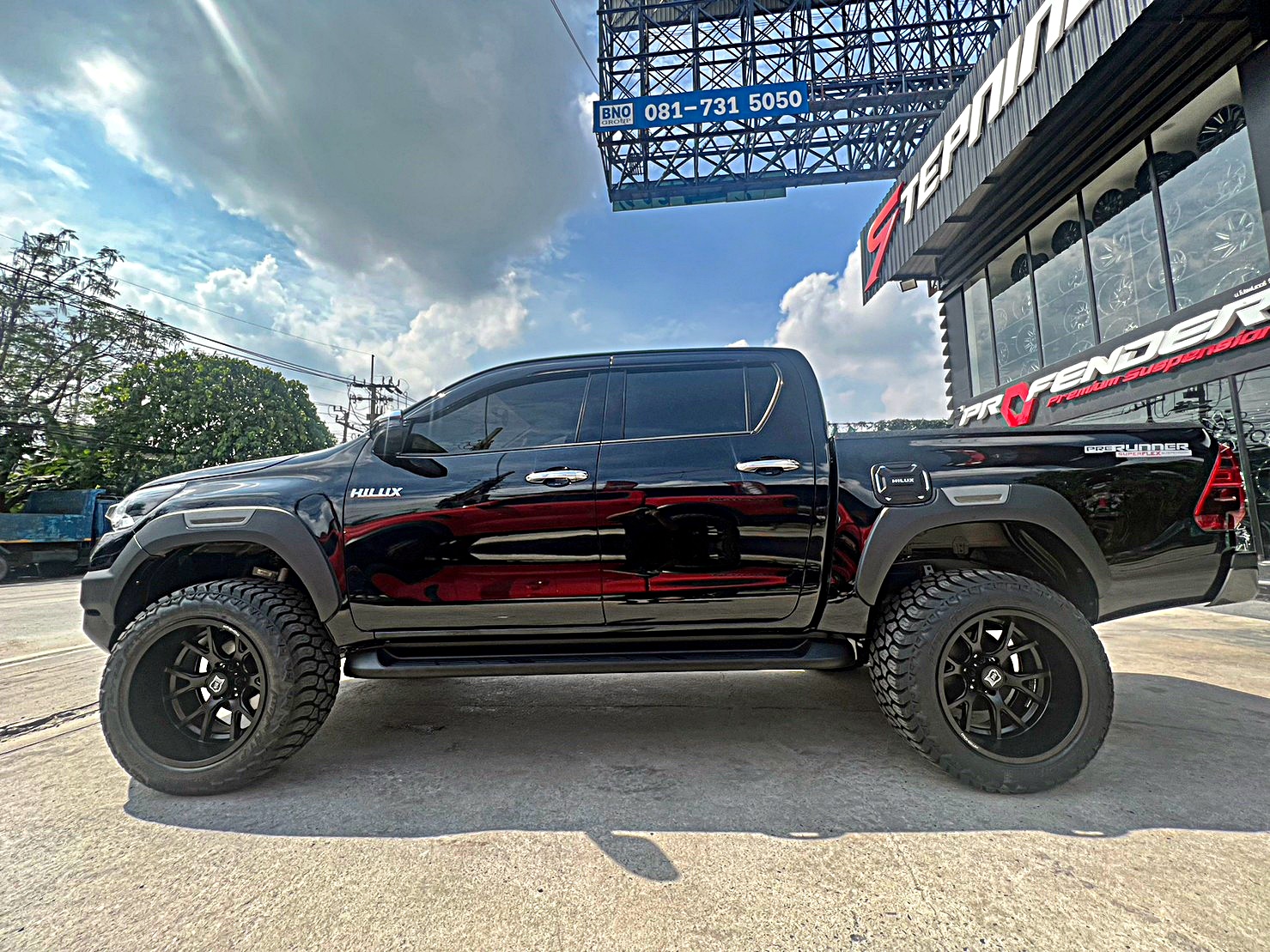 TOYOTA REVO แต่งทรงเมกาที่ STEP9