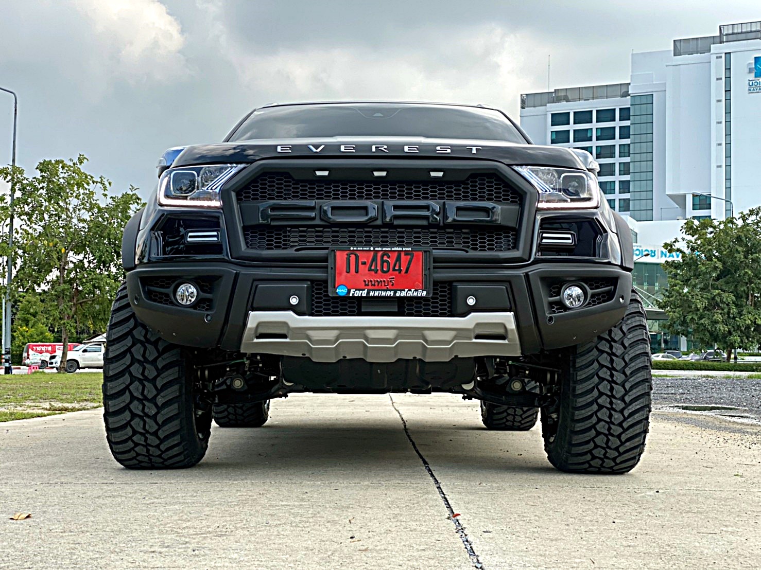 FORD EVEREST ทรงเมกา ล้อ HOSTILE H120 โคตรหล่อ