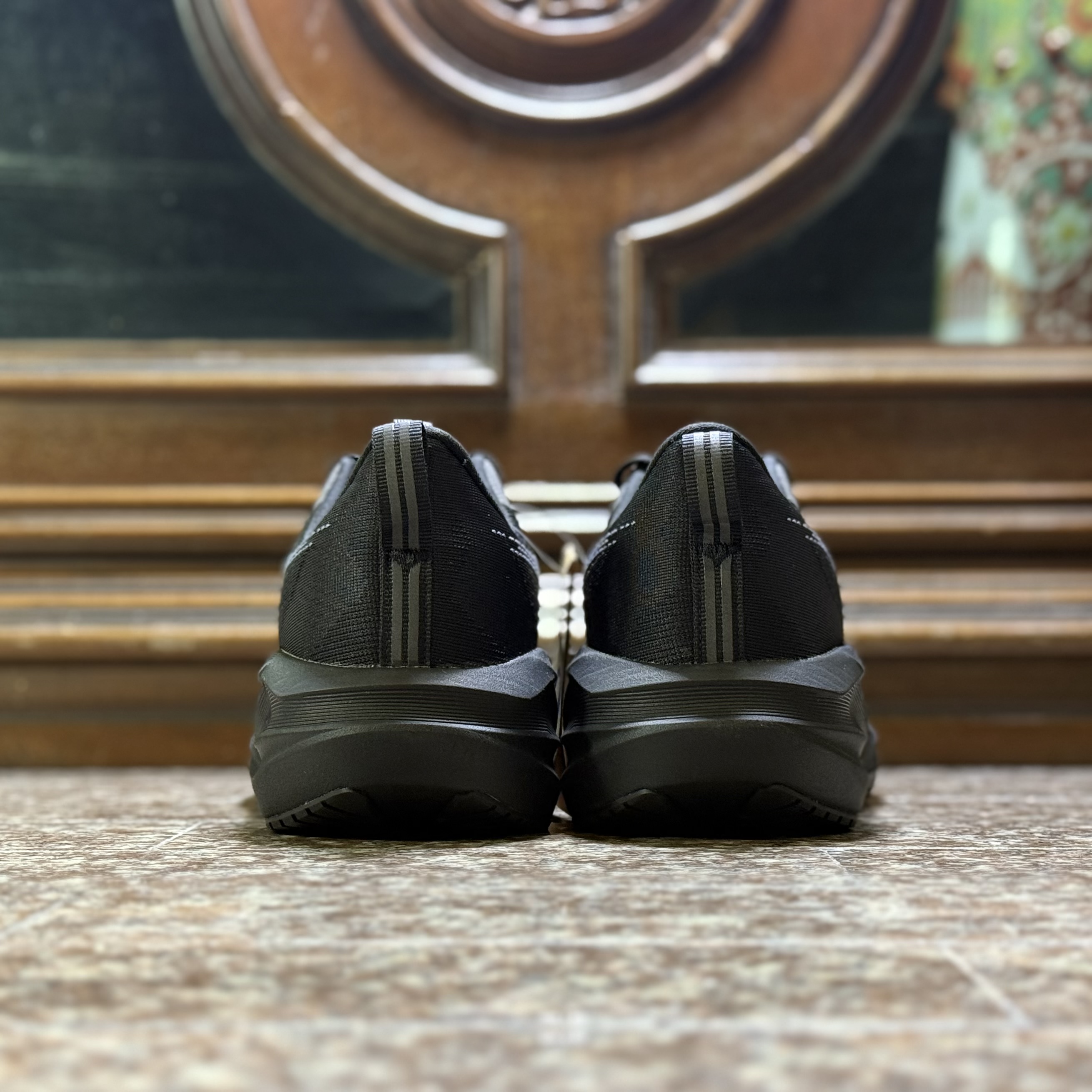 รองเท้าวิ่ง ASICS NovaBlast 5 ‘AllBlack’ (M9.5US)