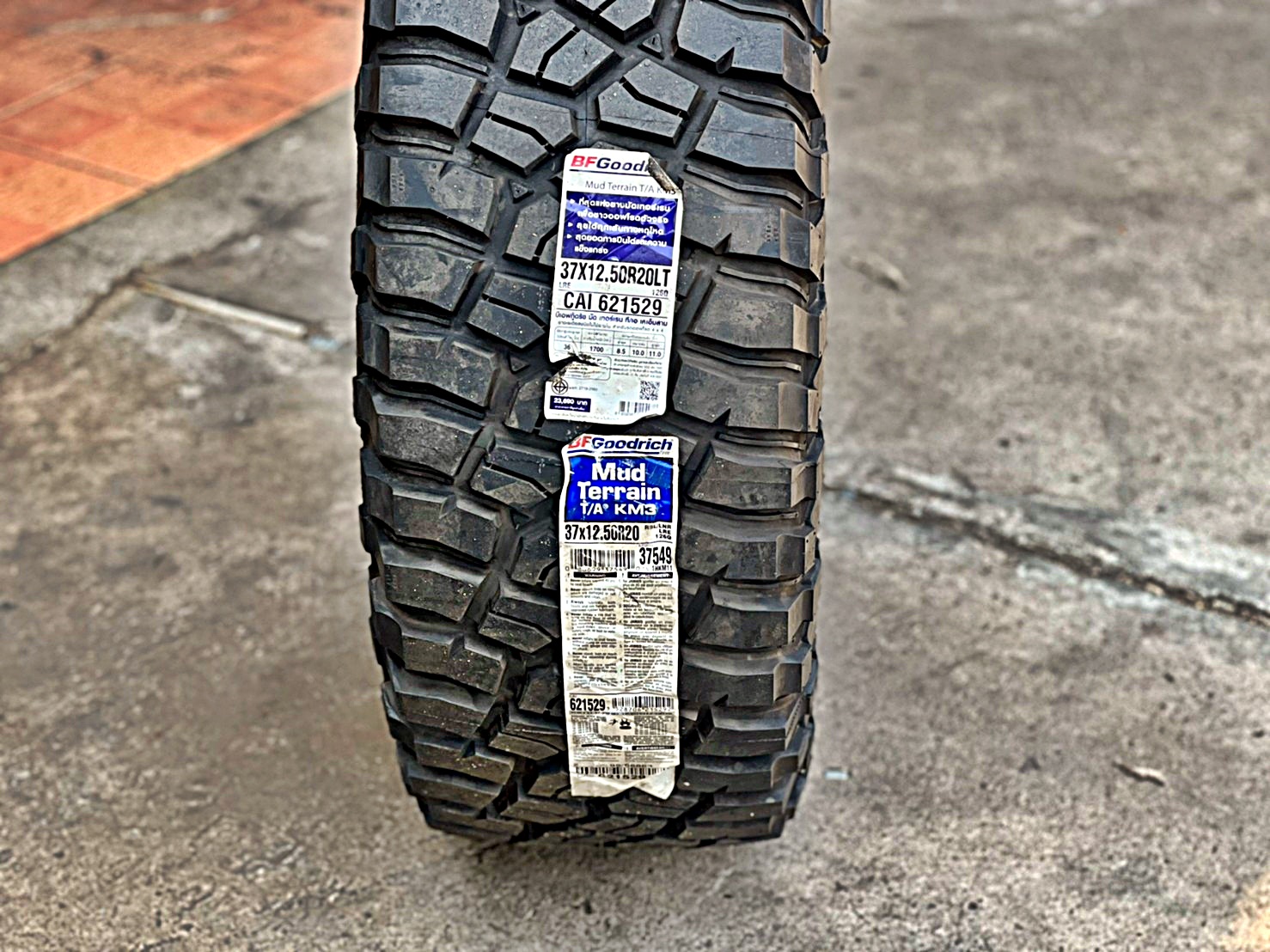 BF GOODRICH KM3 37X12.5R20 ที่ STEP9