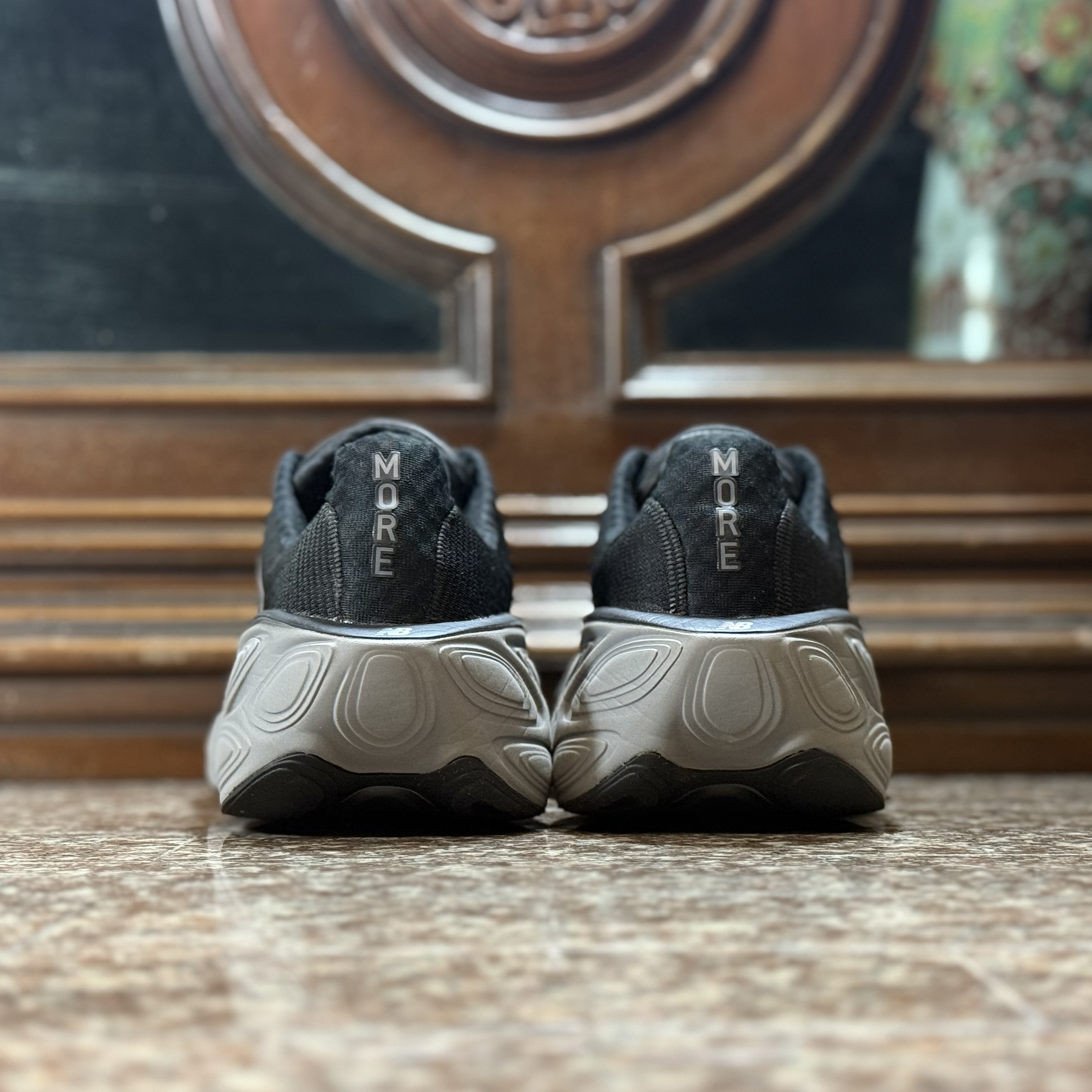 รองเท้าวิ่ง New Balance Fresh Foam X More V5 ‘BLACK’ #มือ2 (M12US)