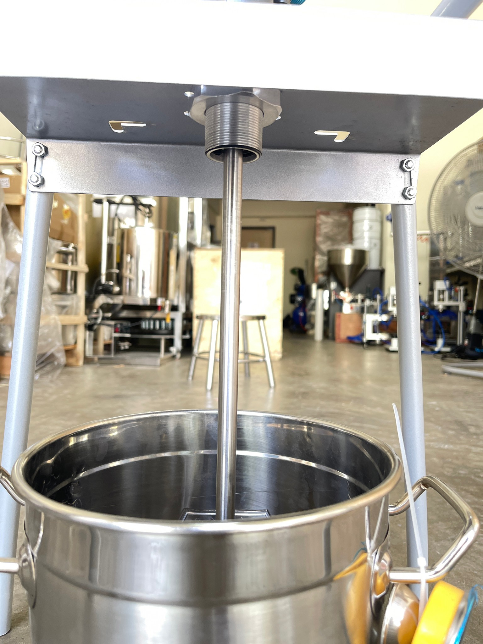 เครื่องปั่นผสม ต่อปั้มลม Pneumatic mixer seahui