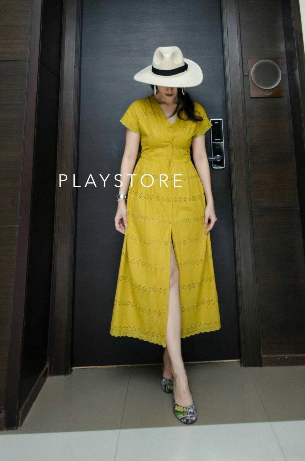 เดรสยาวปักฉลุ