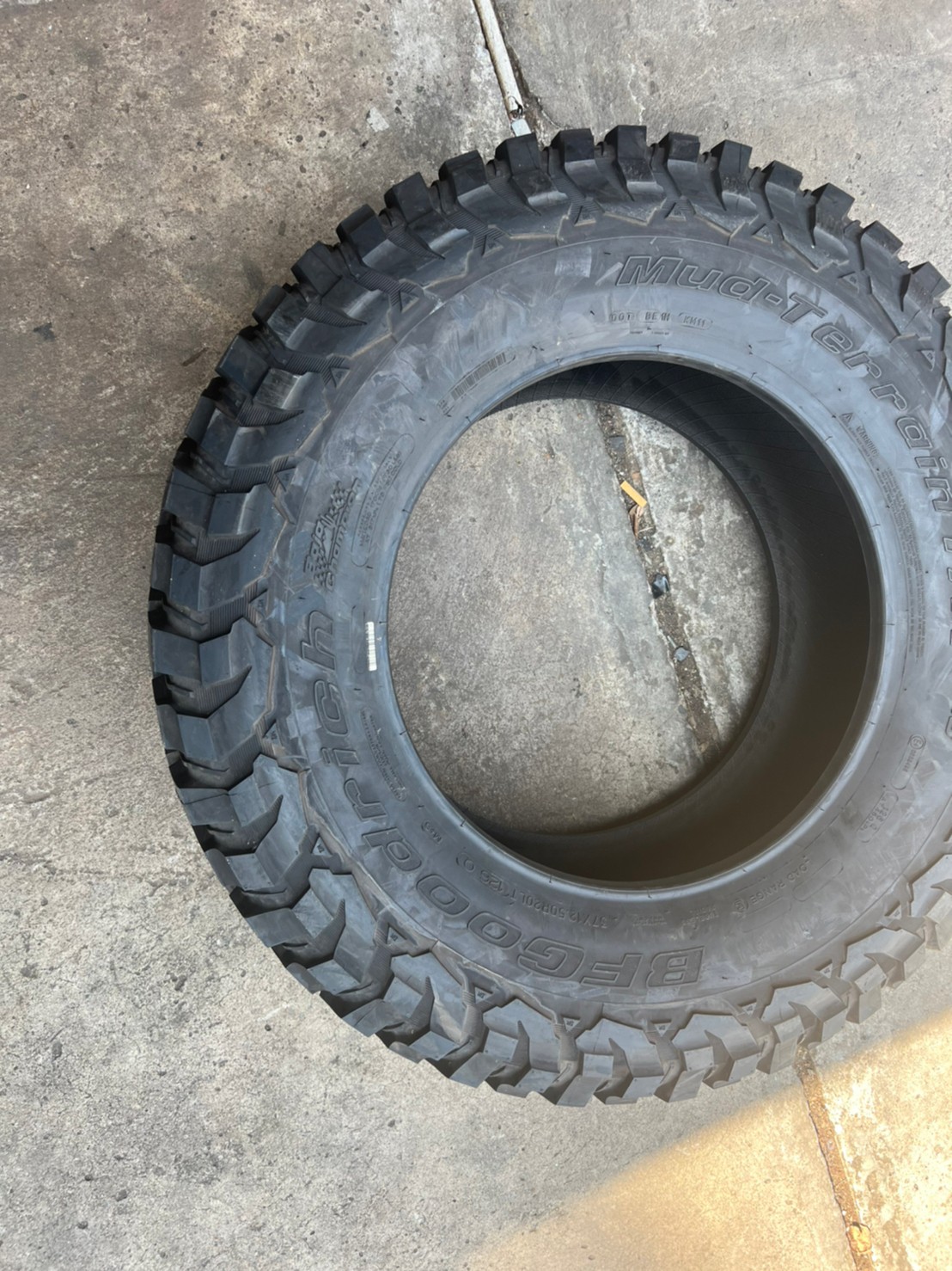 BF GOODRICH KM3 37X12.5R20 ที่ STEP9