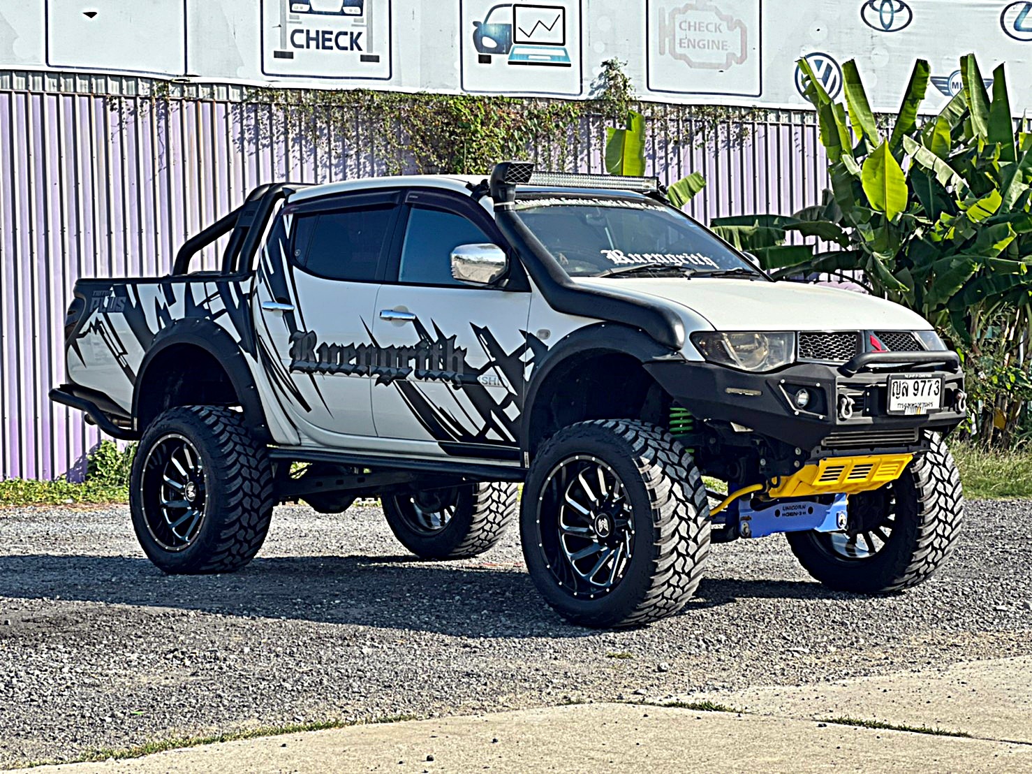 TRITON ทรงเมกา ที่ STEP9