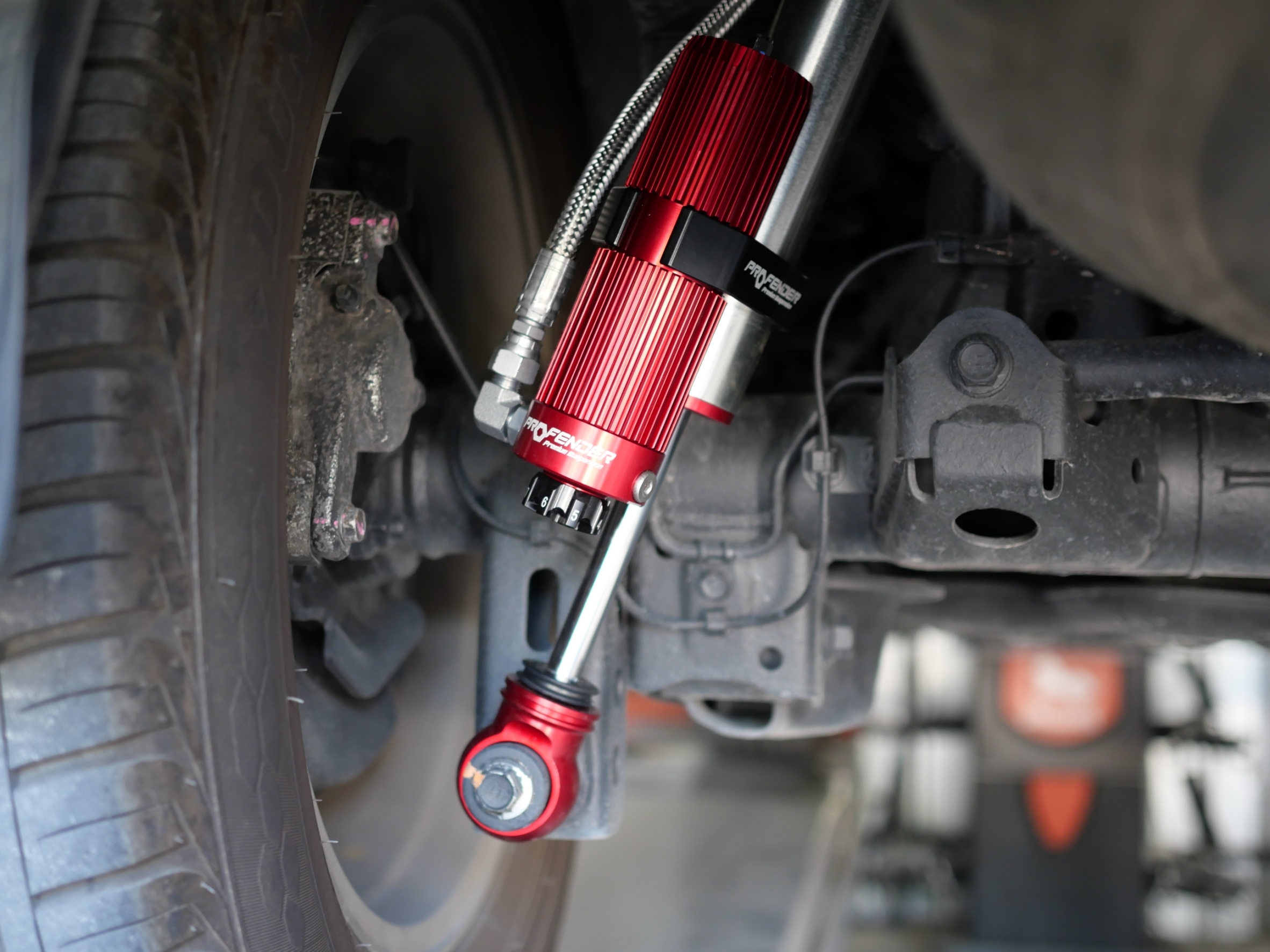 โช๊คอัพ Profender รุ่น Queen-Piggyback สำหรับรถ Toyota Fortuner