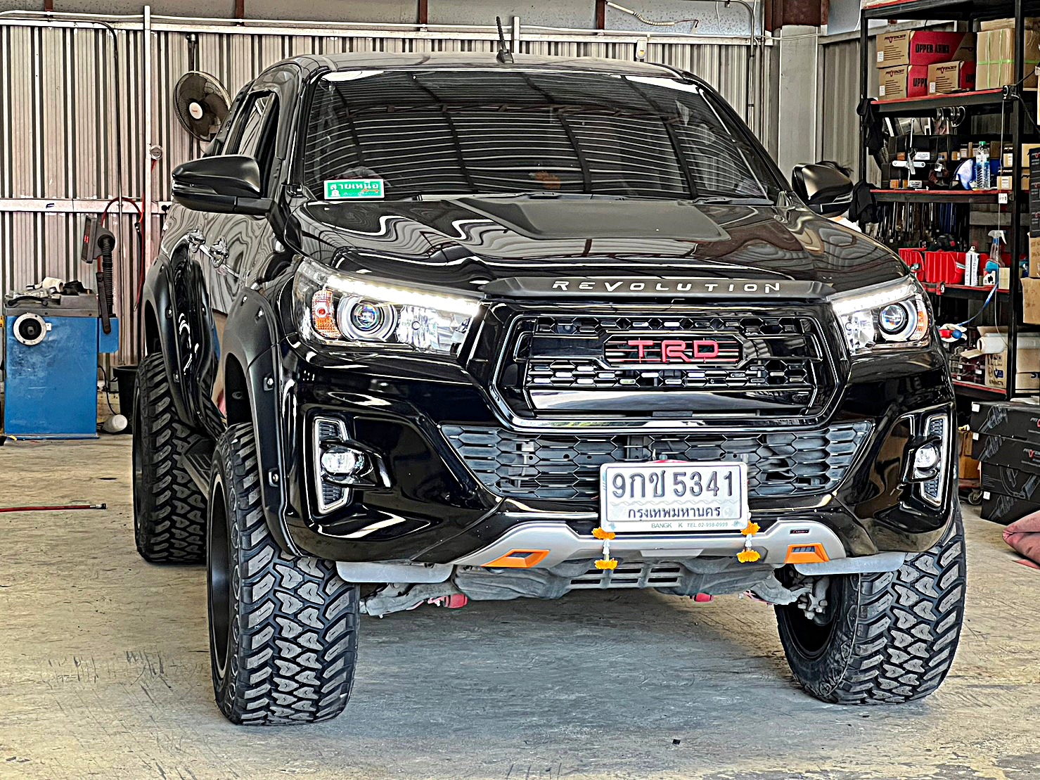 TOYOTA REVO แต่งทรงเมกาที่ STEP9