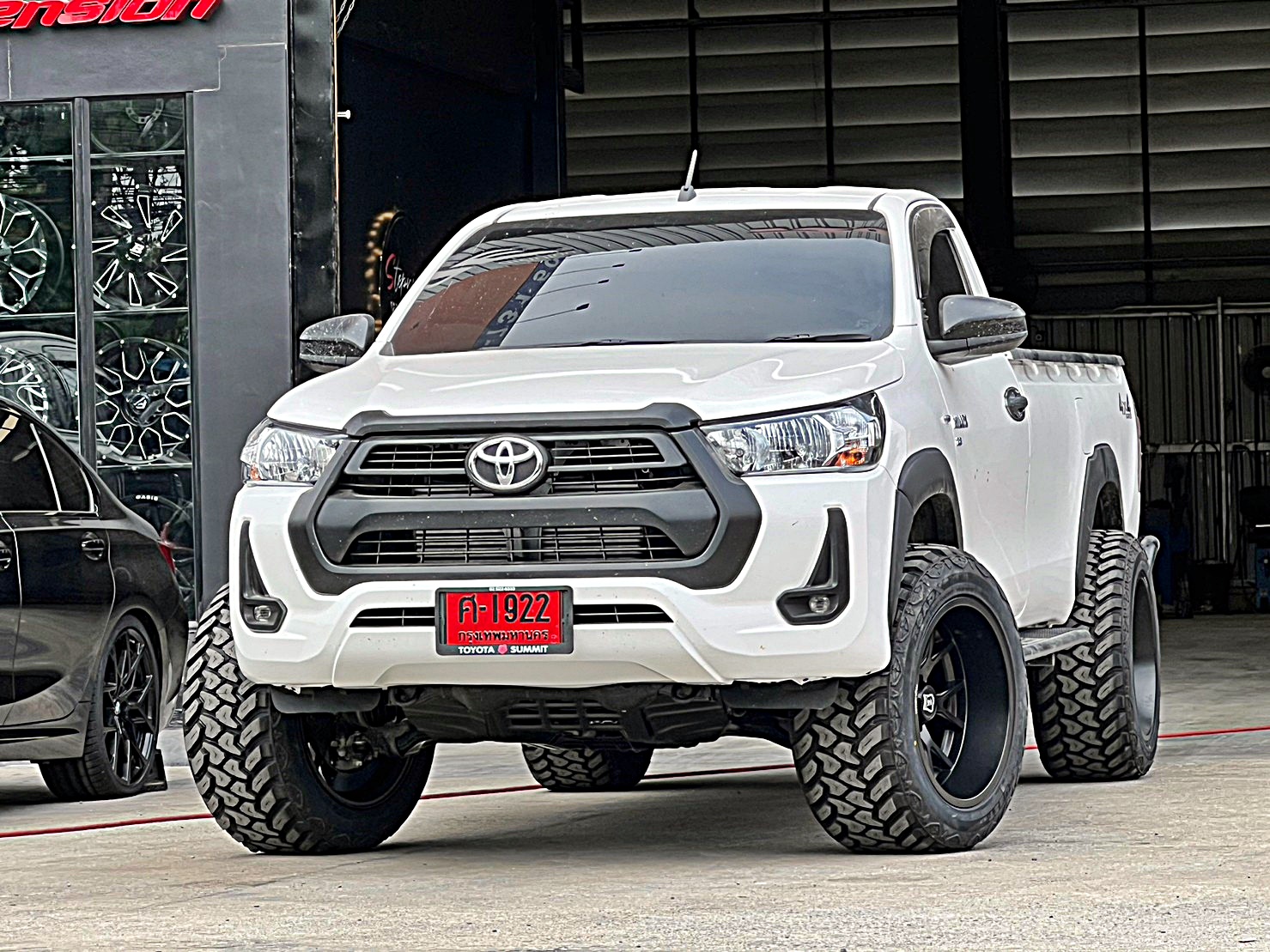 TOYOTA REVO แต่งทรงเมกาที่ STEP9