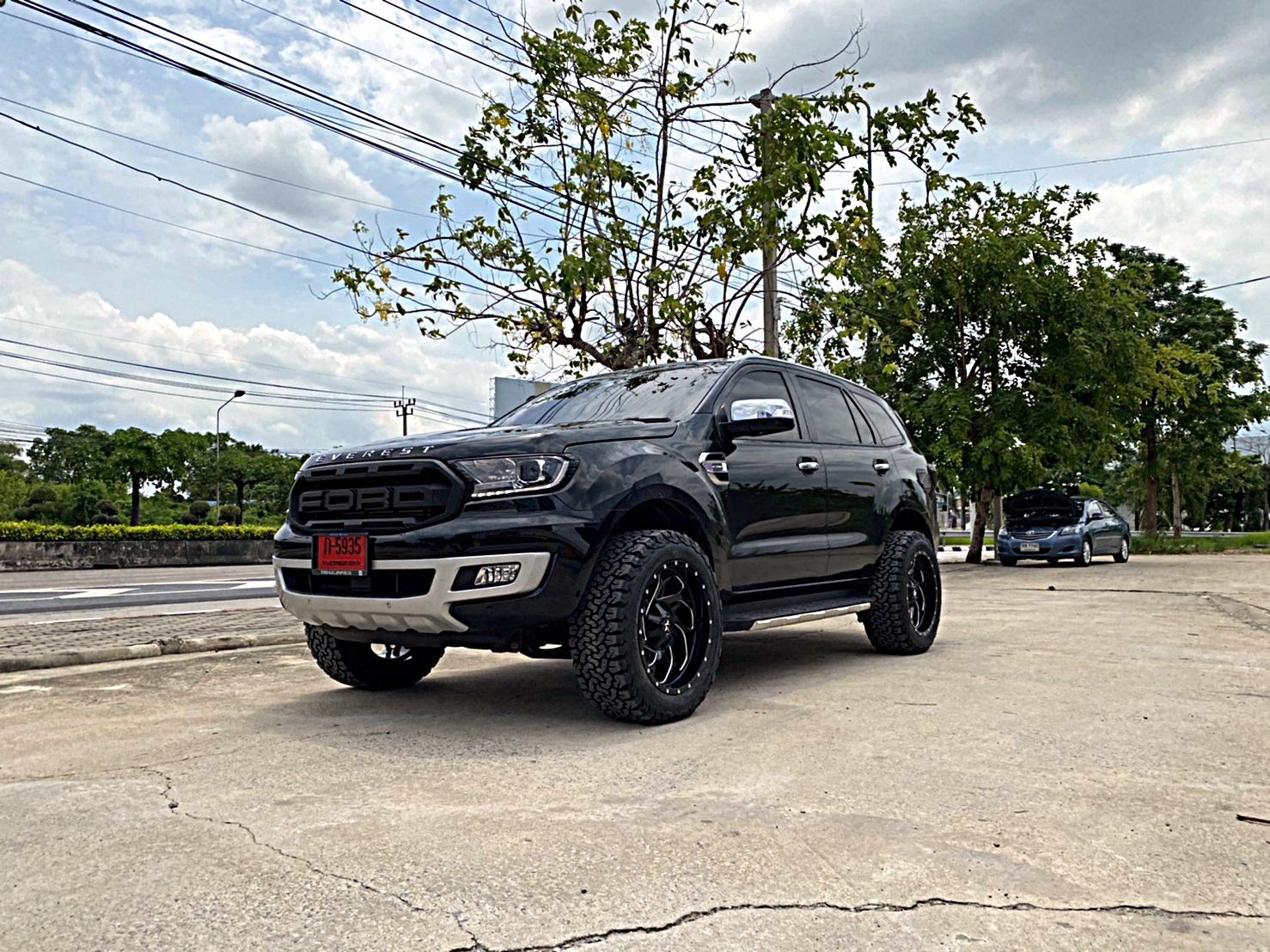 FORD EVEREST ป้ายแดงจัดล้อ20 แบบไม่ยก