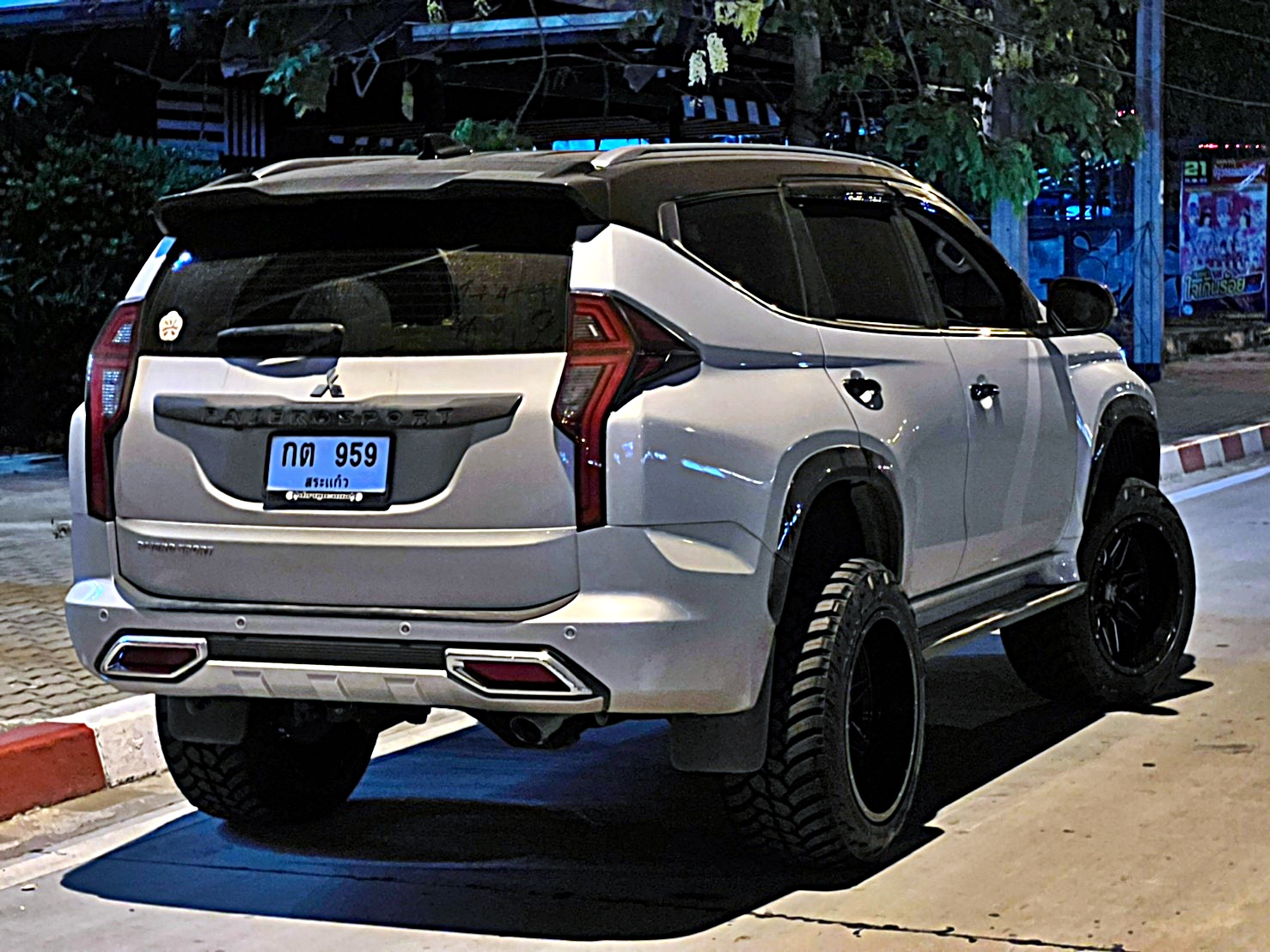 PAJERO SPORT ทรงเมกา ที่ STEP9