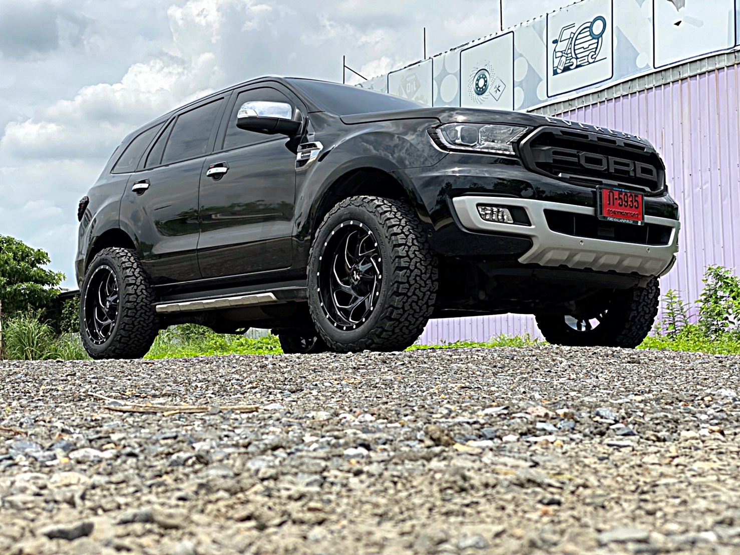 FORD EVEREST ป้ายแดงจัดล้อ20 แบบไม่ยก