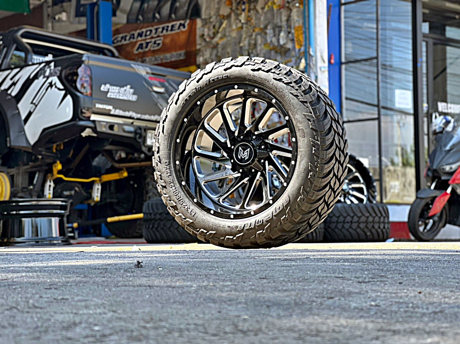 TRITON ทรงเมกา ที่ STEP9