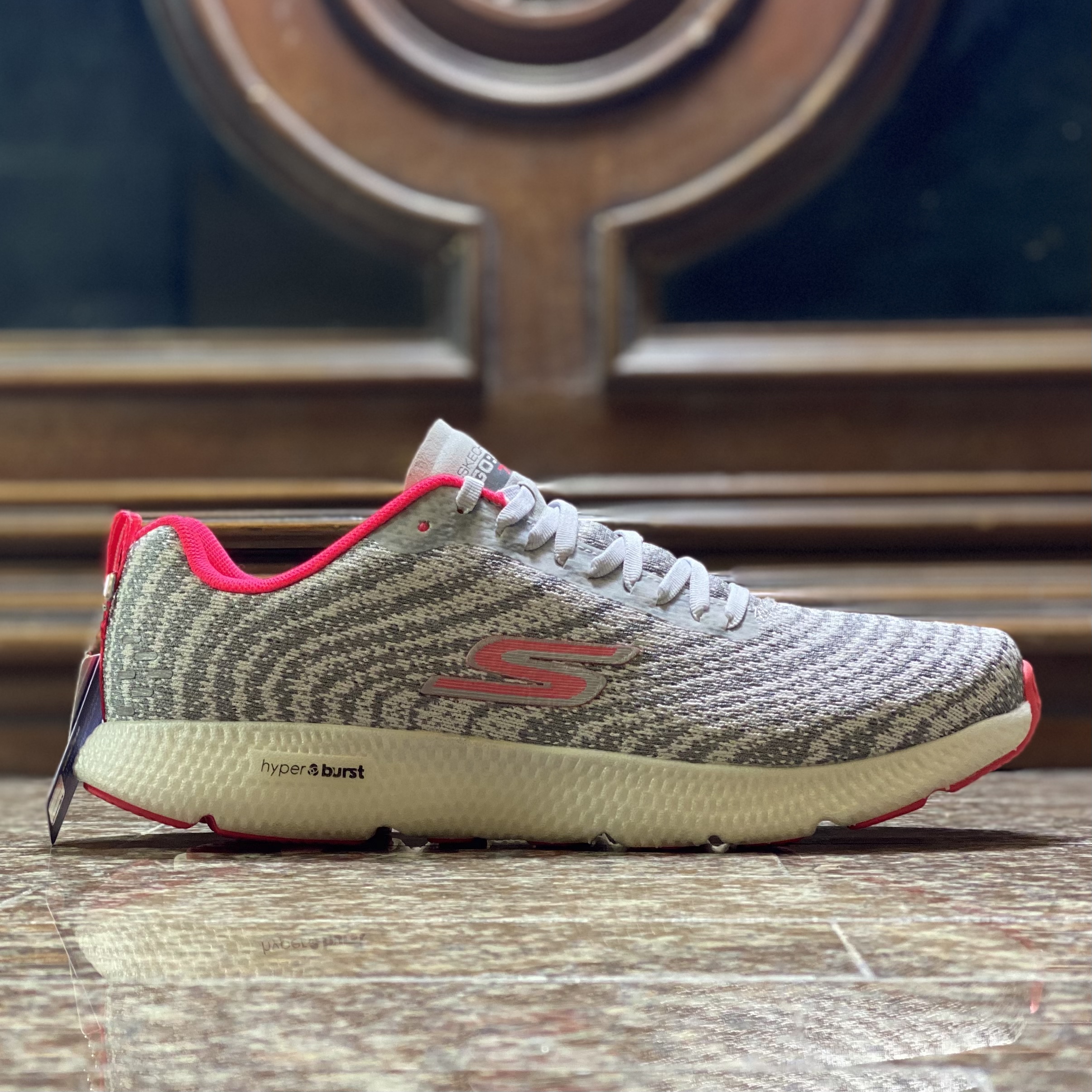 รองเท้าวิ่ง Skechers GOrun 7+ ‘HyperBurst’ (W11US)