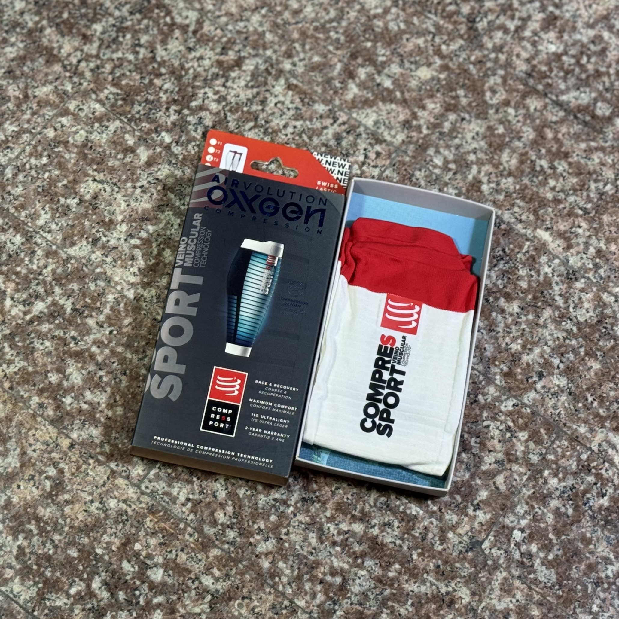 ซัพพอร์ตน่อง Compressport R2 Oxygen Calf Sleeve ‘White’ (T3,T4)