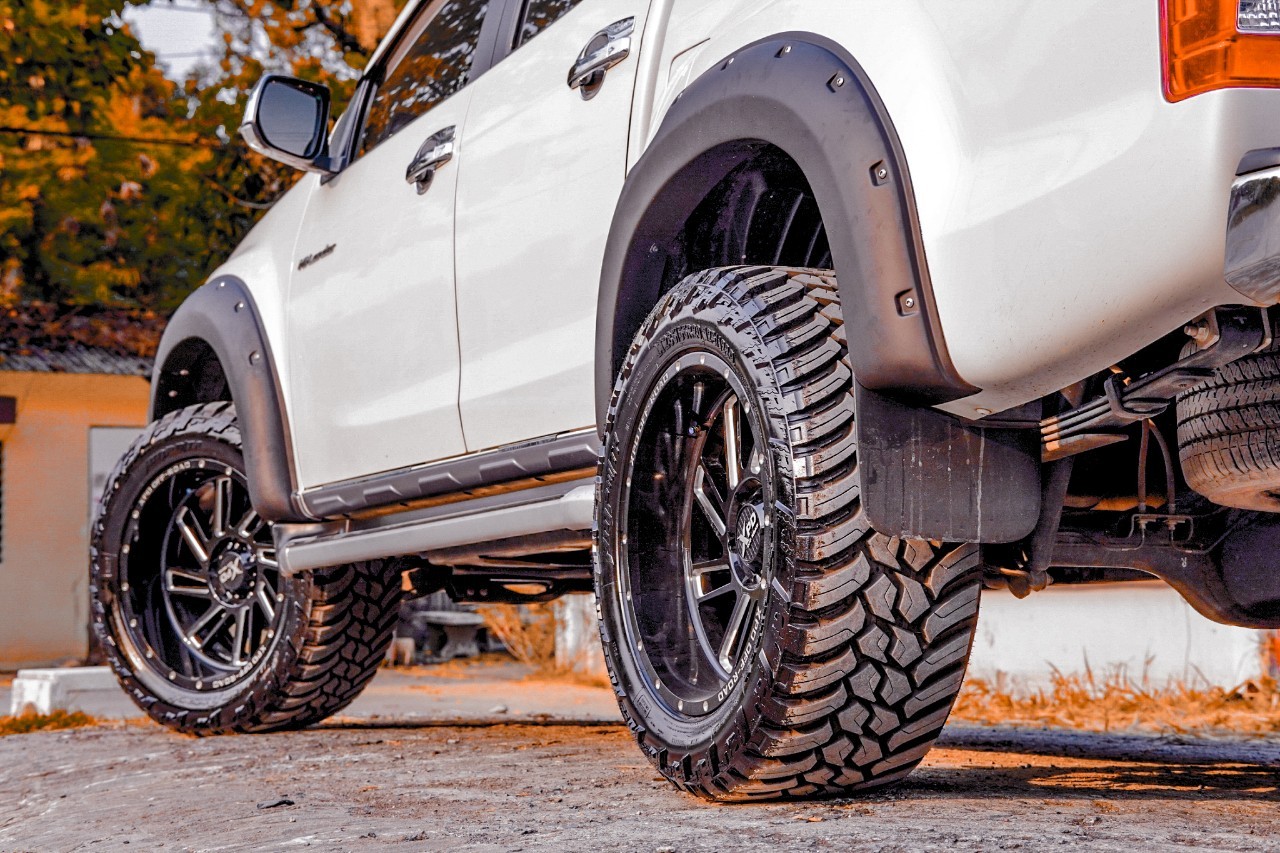 ISUZU D-MAX แต่งเมกา โคตรหล่อที่ STEP9