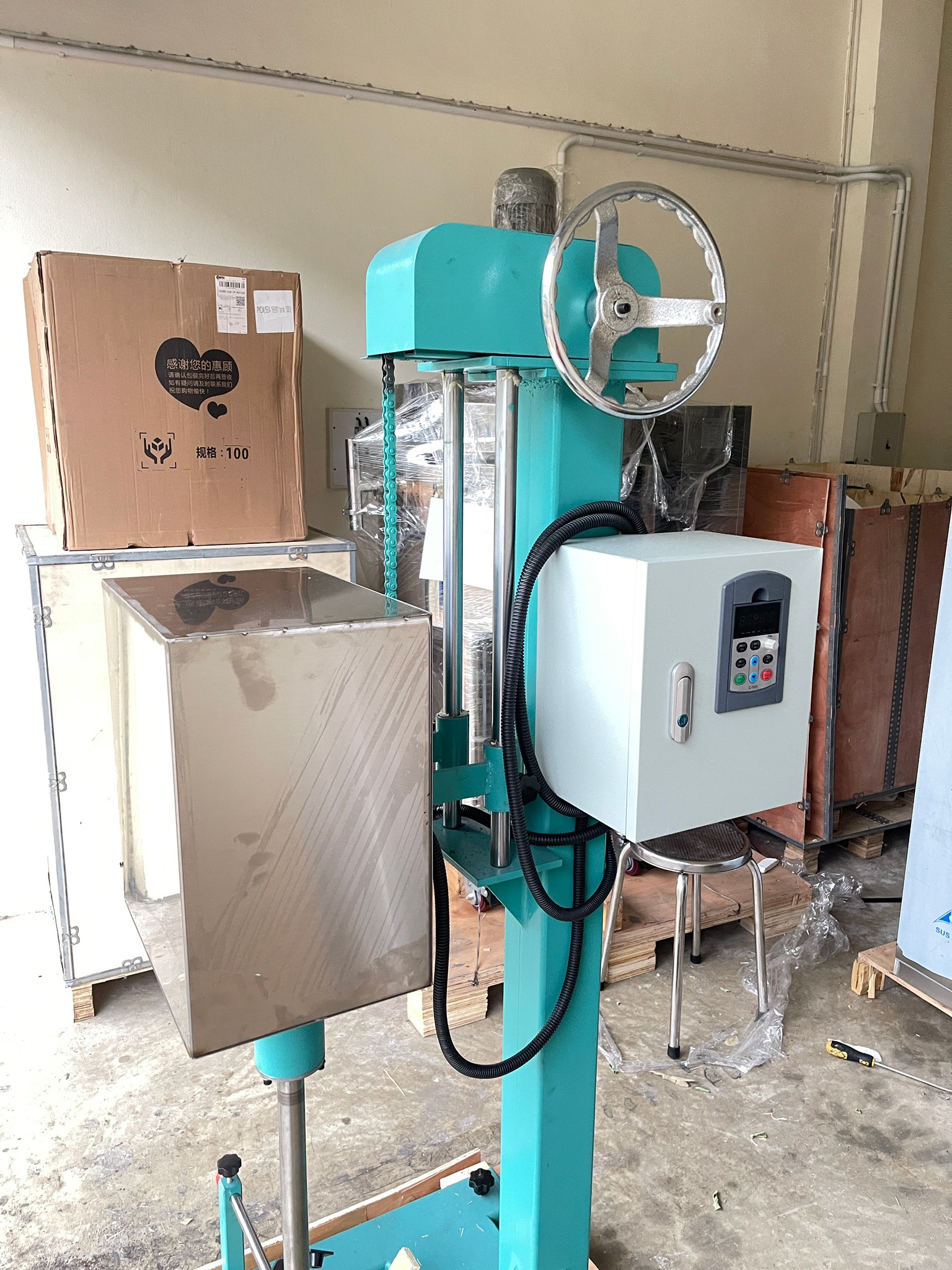 16053 เครื่องปั่นผสมของเหลว เครื่องปั่นครีม เครื่องปั่นโลชั่น (ไม่ได้แถมถังนะคะ)