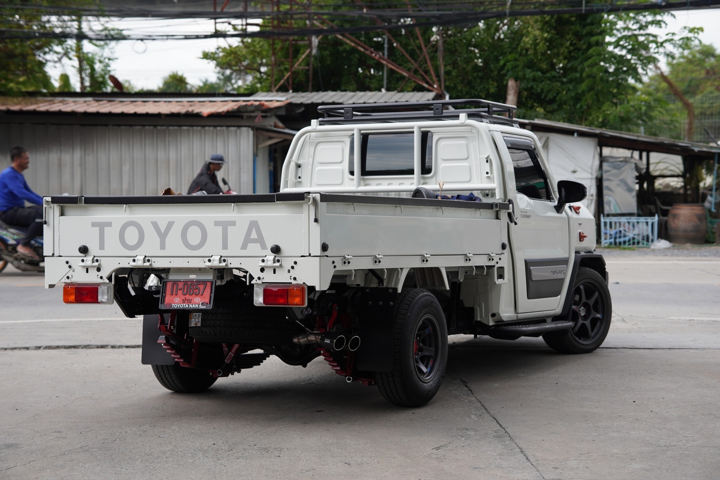 ท่อ HKS ใส่ HILUX CHAMP ท่อคู่ออกข้าง ของแท้ที่ STEP9