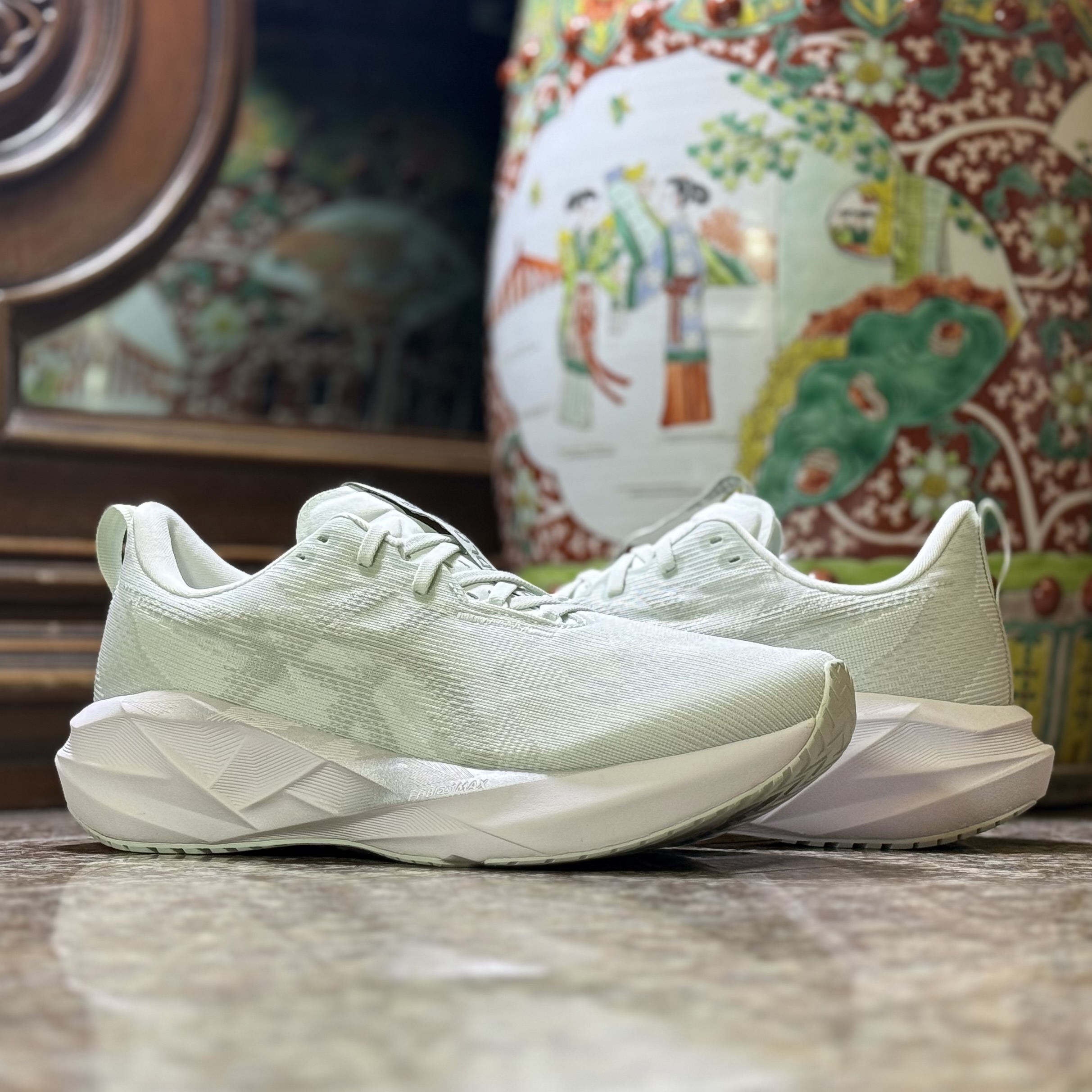 รองเท้าวิ่ง ASICS NovaBlast 5 ‘EXCLUSIVE’ (M9.5US)