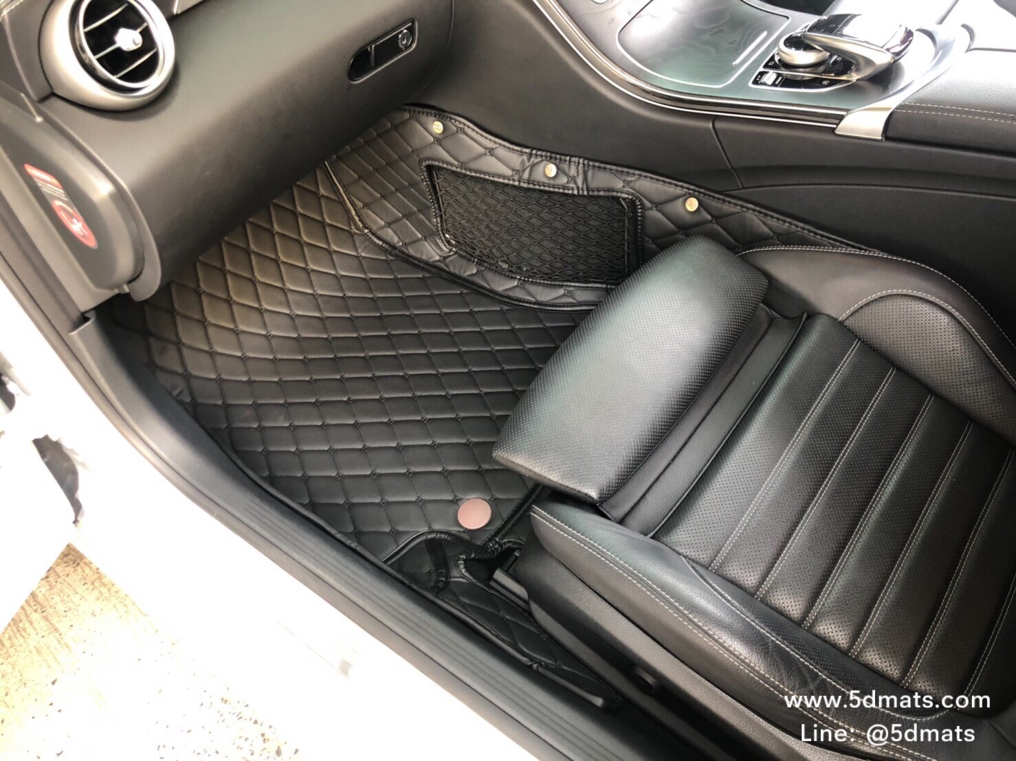 พรมปูพื้นรถยนต์6D VIP BENZ C-COUPE W205 หนังสีดำล้วน รวมแผ่นท้าย 4 -6ชิ้น เต็มคัน