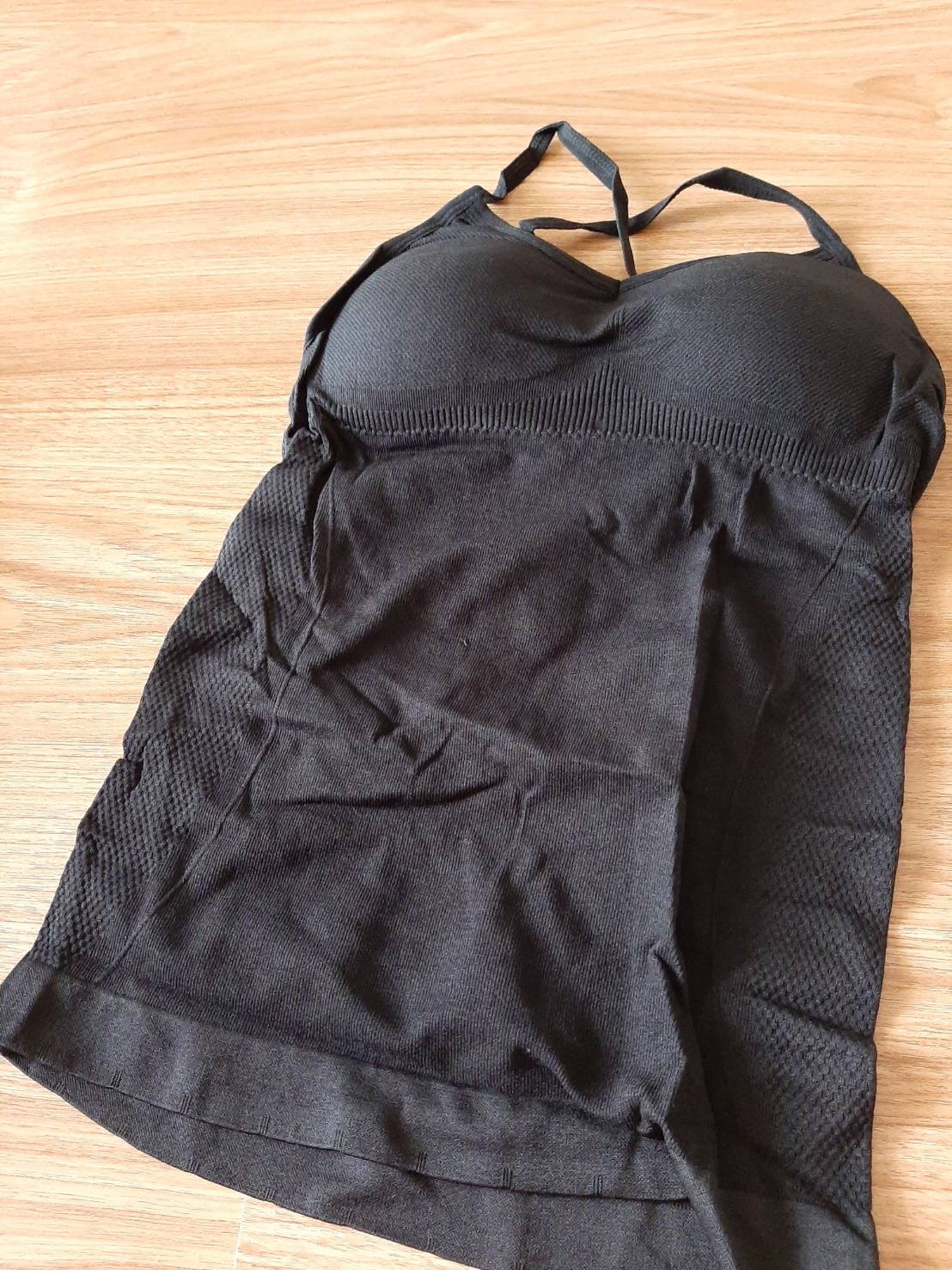 เสื้อสายเดี่ยวสายไขว้