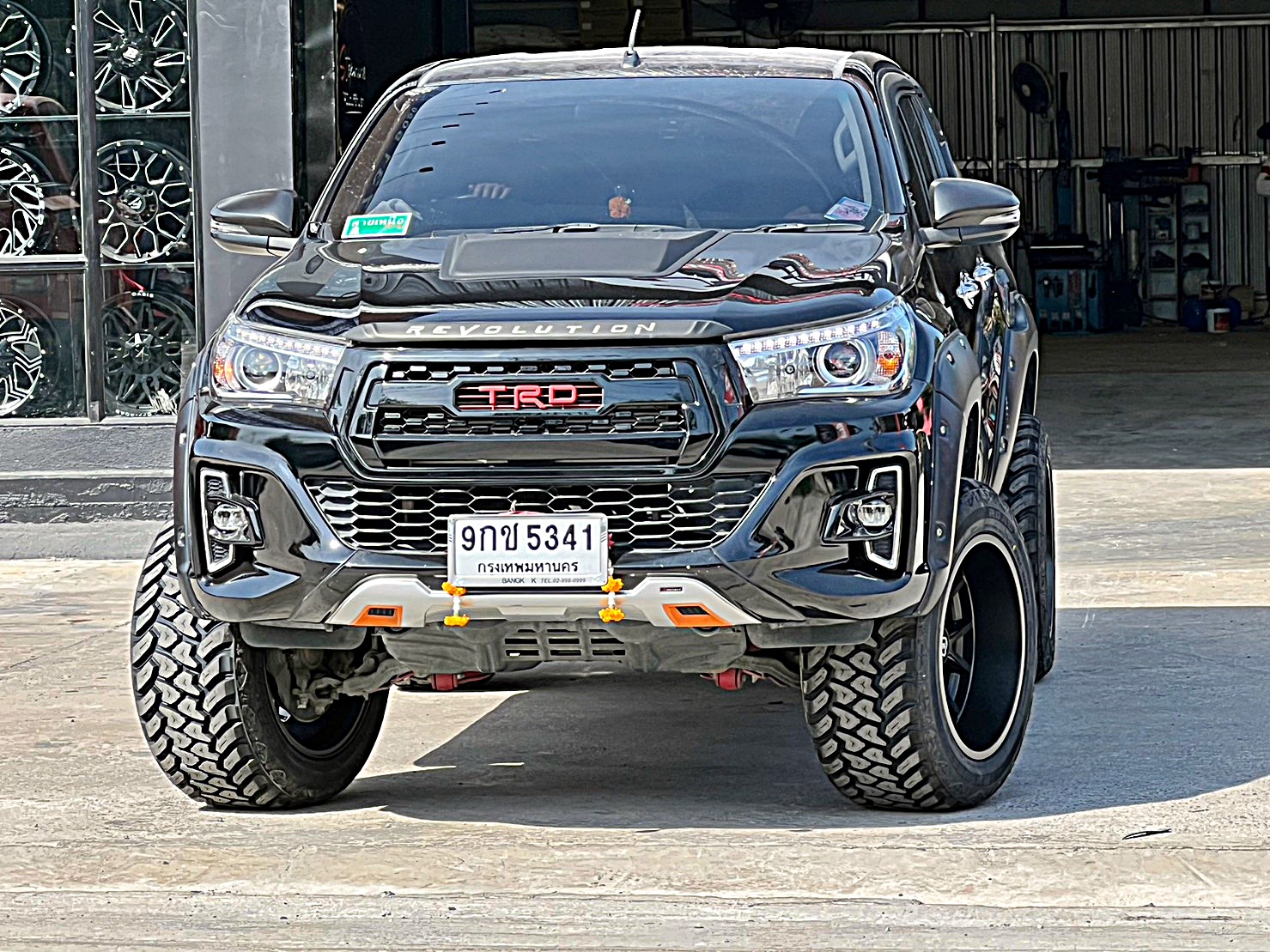 TOYOTA REVO แต่งทรงเมกาที่ STEP9