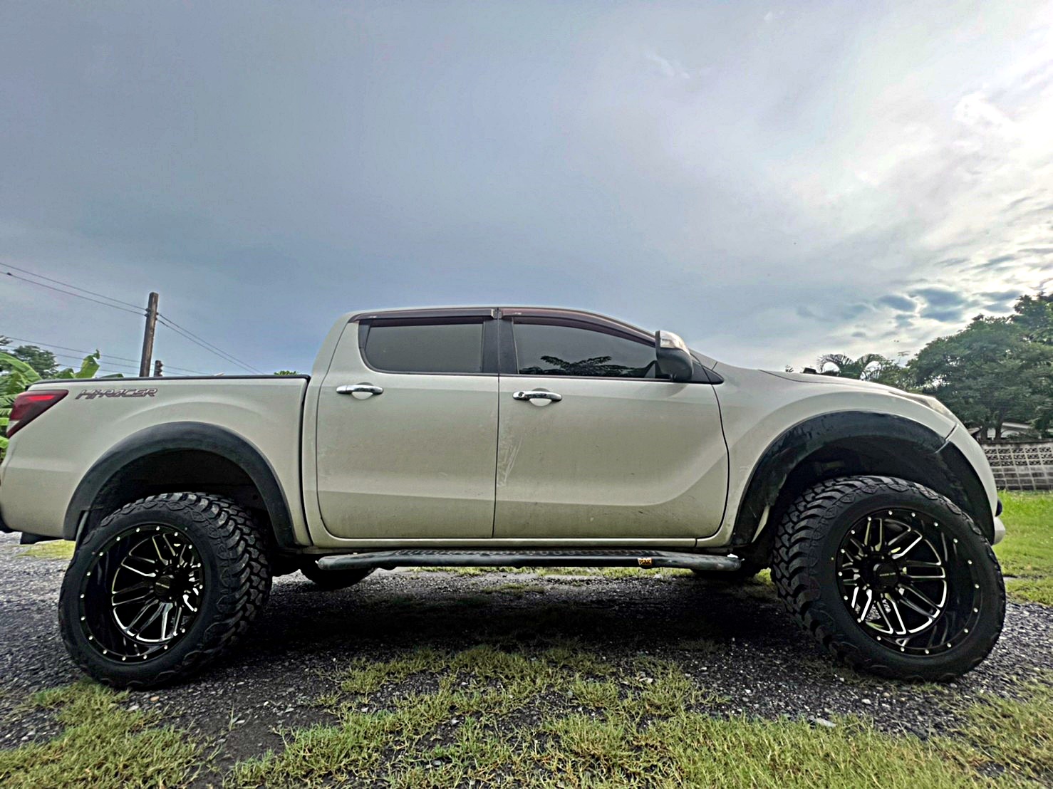 ตัวอย่างการแต่งรถแนวเมกา สำหรับ MAZDA