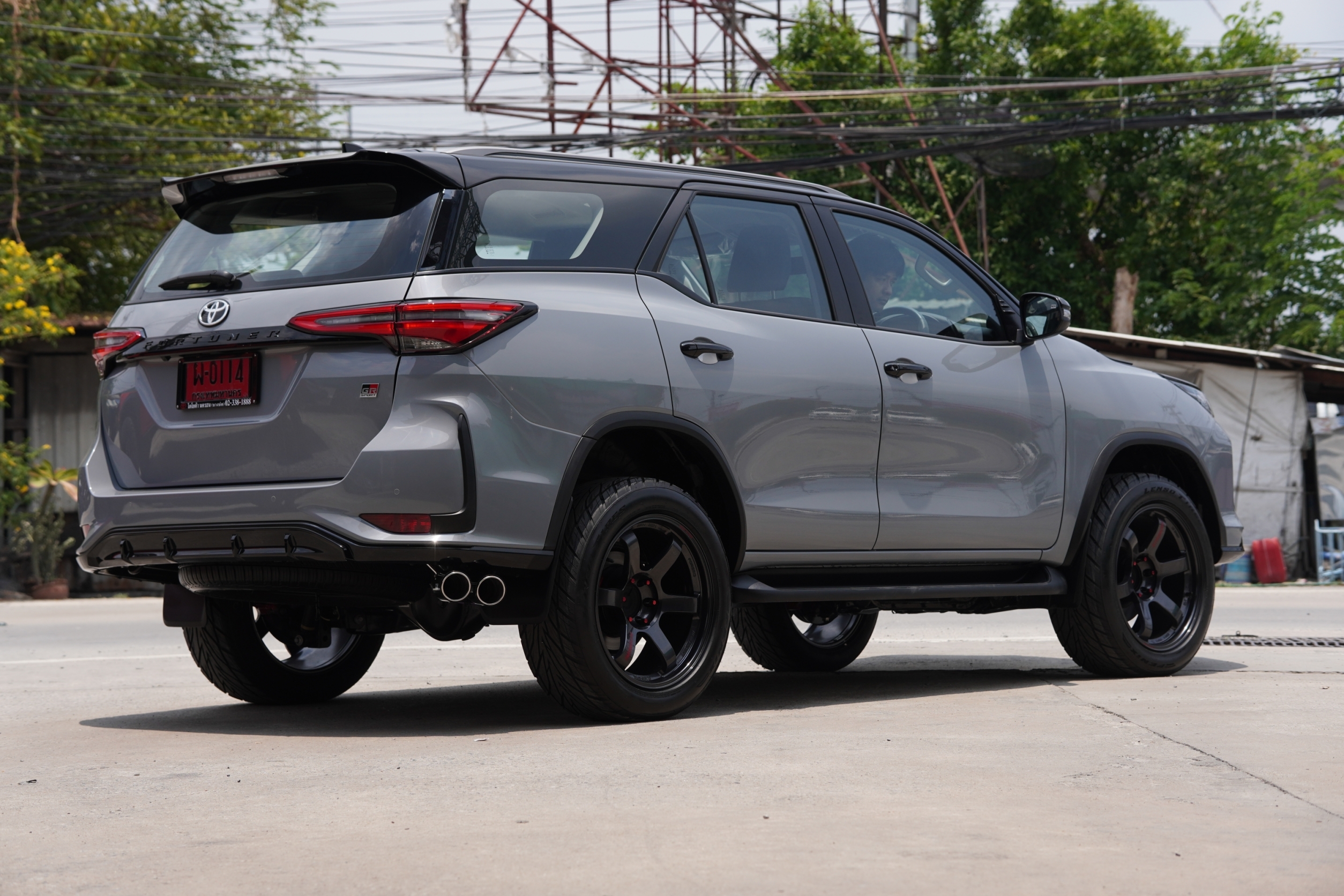 ท่อ HKS ปลายคู่ออกข้าง ใส่ FORTUNER ของแท้ที่ STEP9