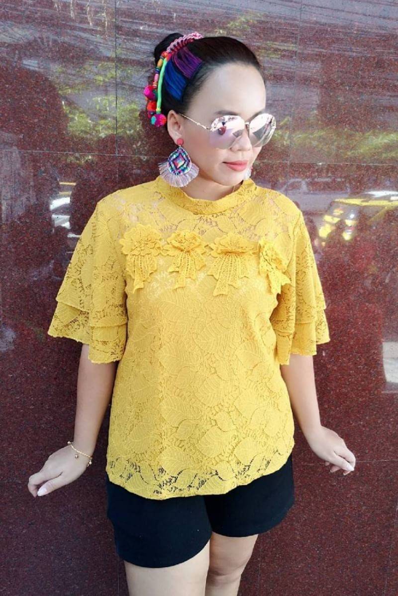 เสื้อลูกไม้สีเหลือง