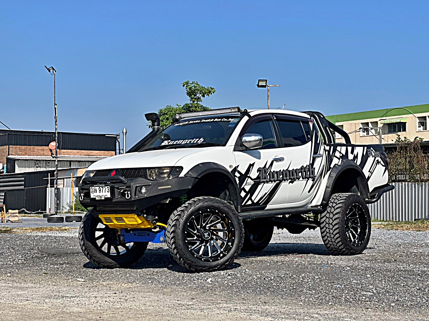 TRITON ทรงเมกา ที่ STEP9