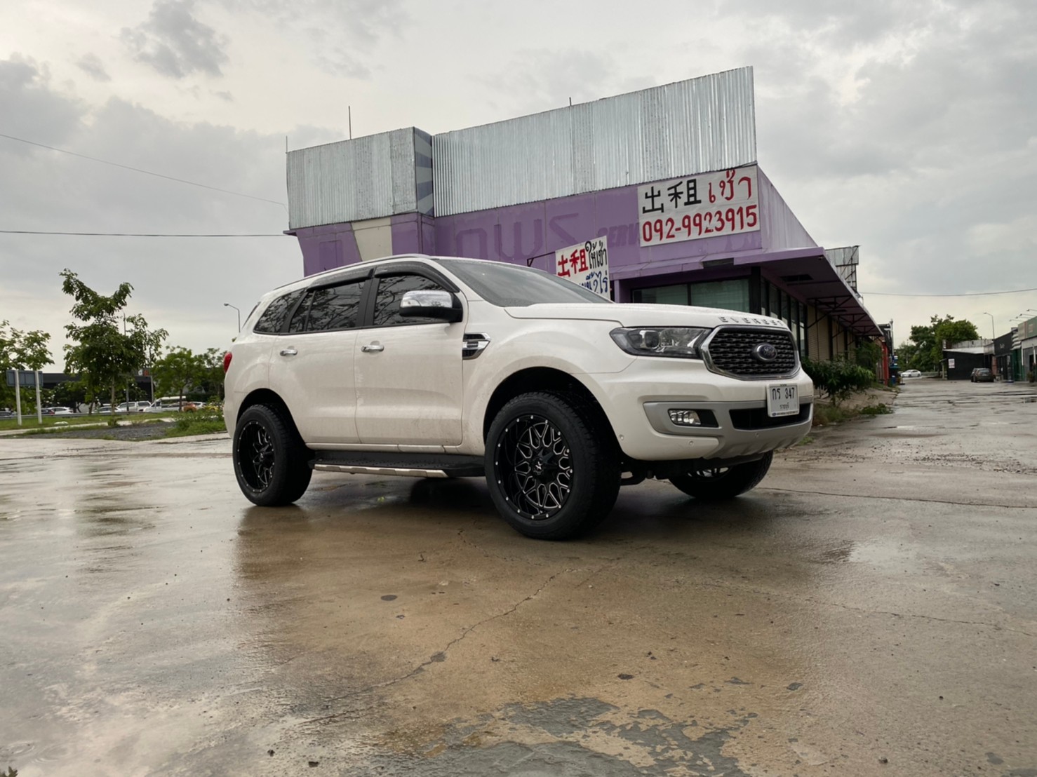 FORD EVEREST แบบไม่ยก