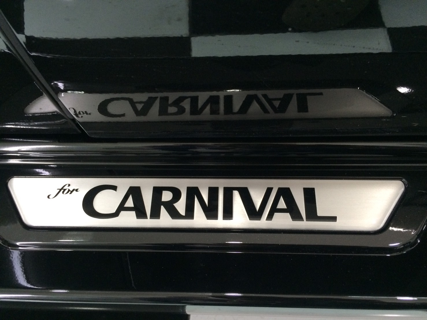 Side Step For New Grand Carnival 2015 ( C ) - บันไดข้างตรงรุ่น ของแท้จาก KIA เกาหลี แบบ C