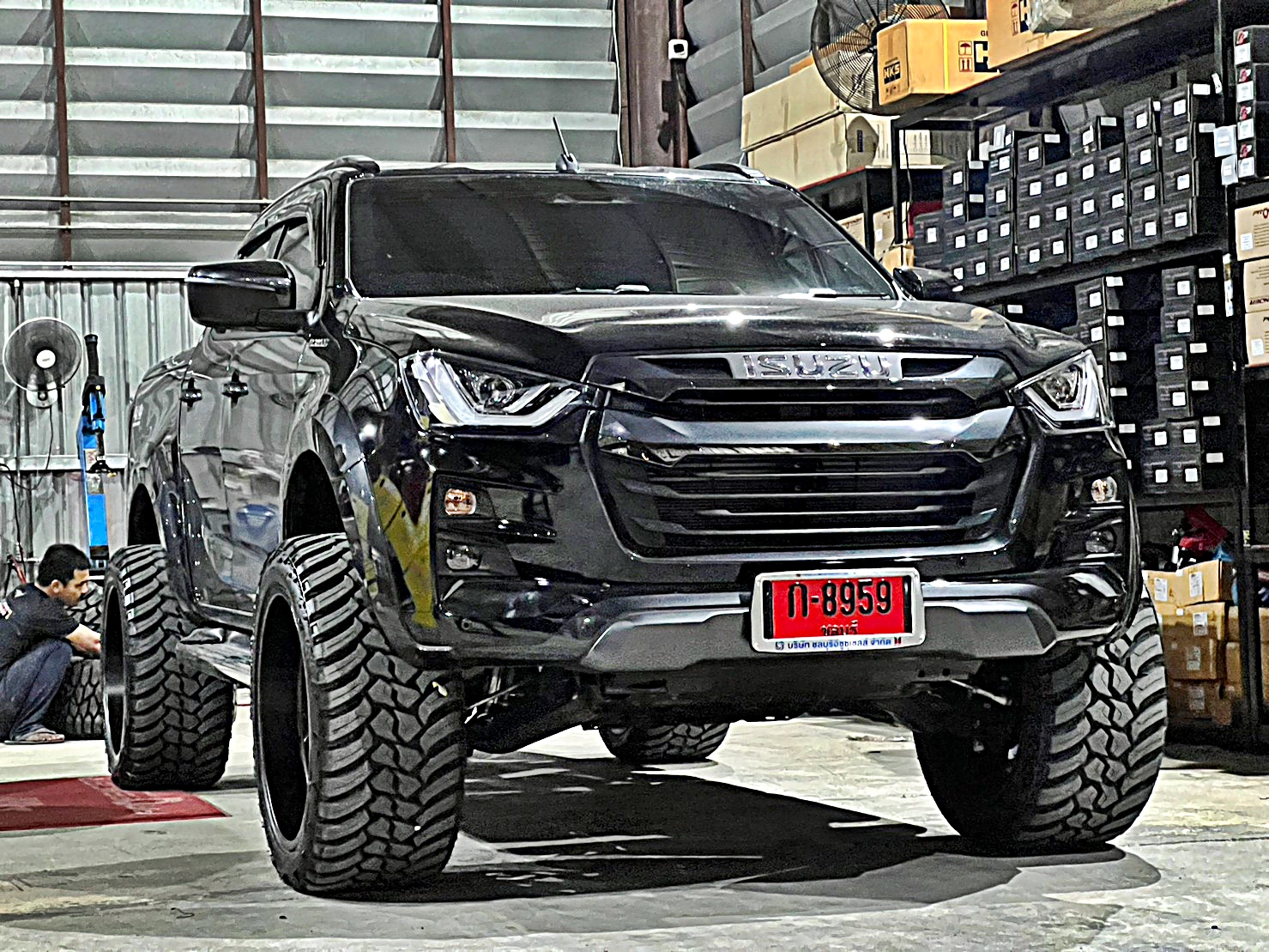 D-MAX ทรงเมกา จัดล้อแท้ HOSTILE ที่ STEP9