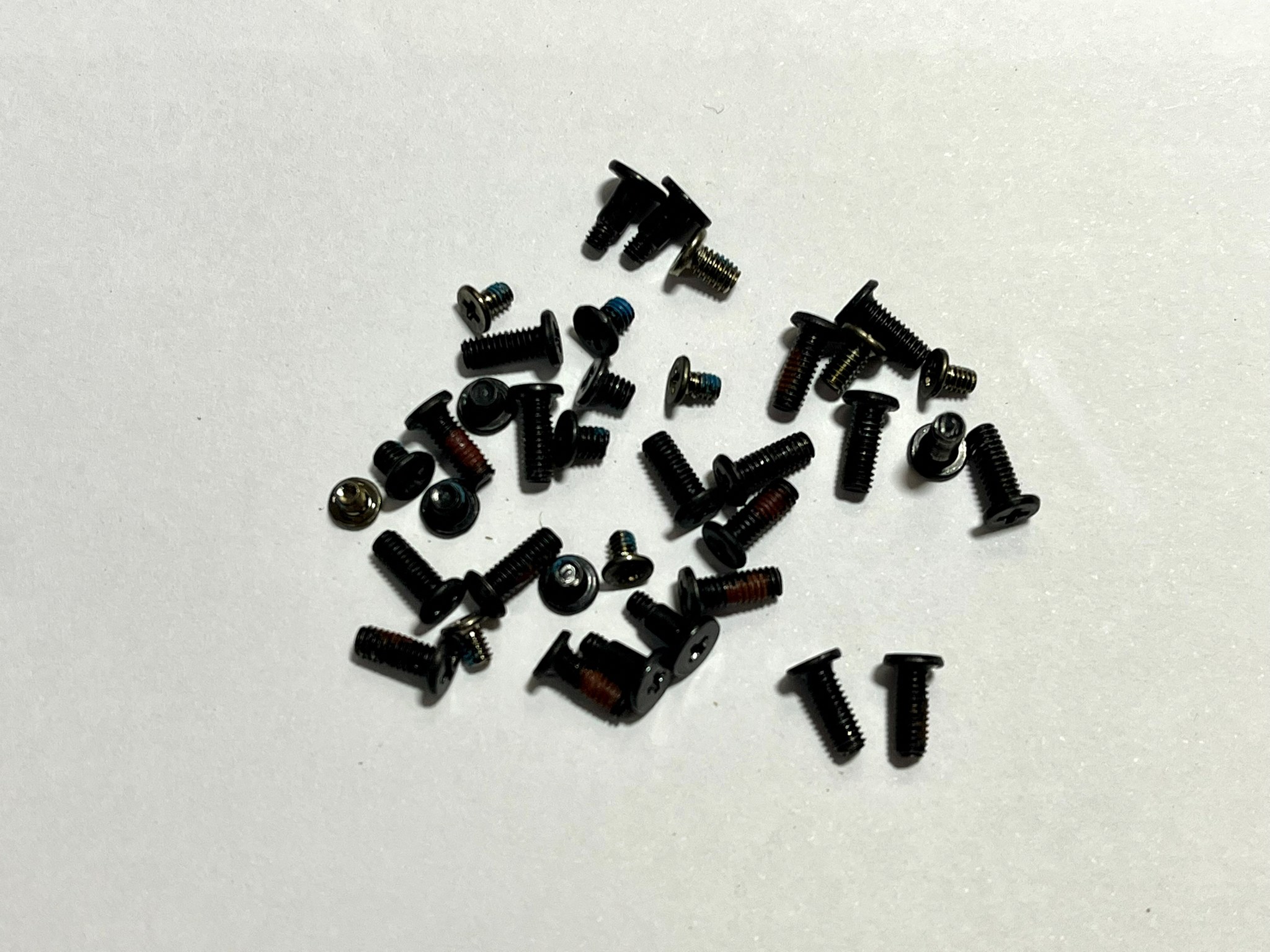 MT01556 ชุดน๊อตสกรูโน๊ตบุ๊ค TOSHIBA SATELLITE L840 M840 Screw Set (มือสอง) 2