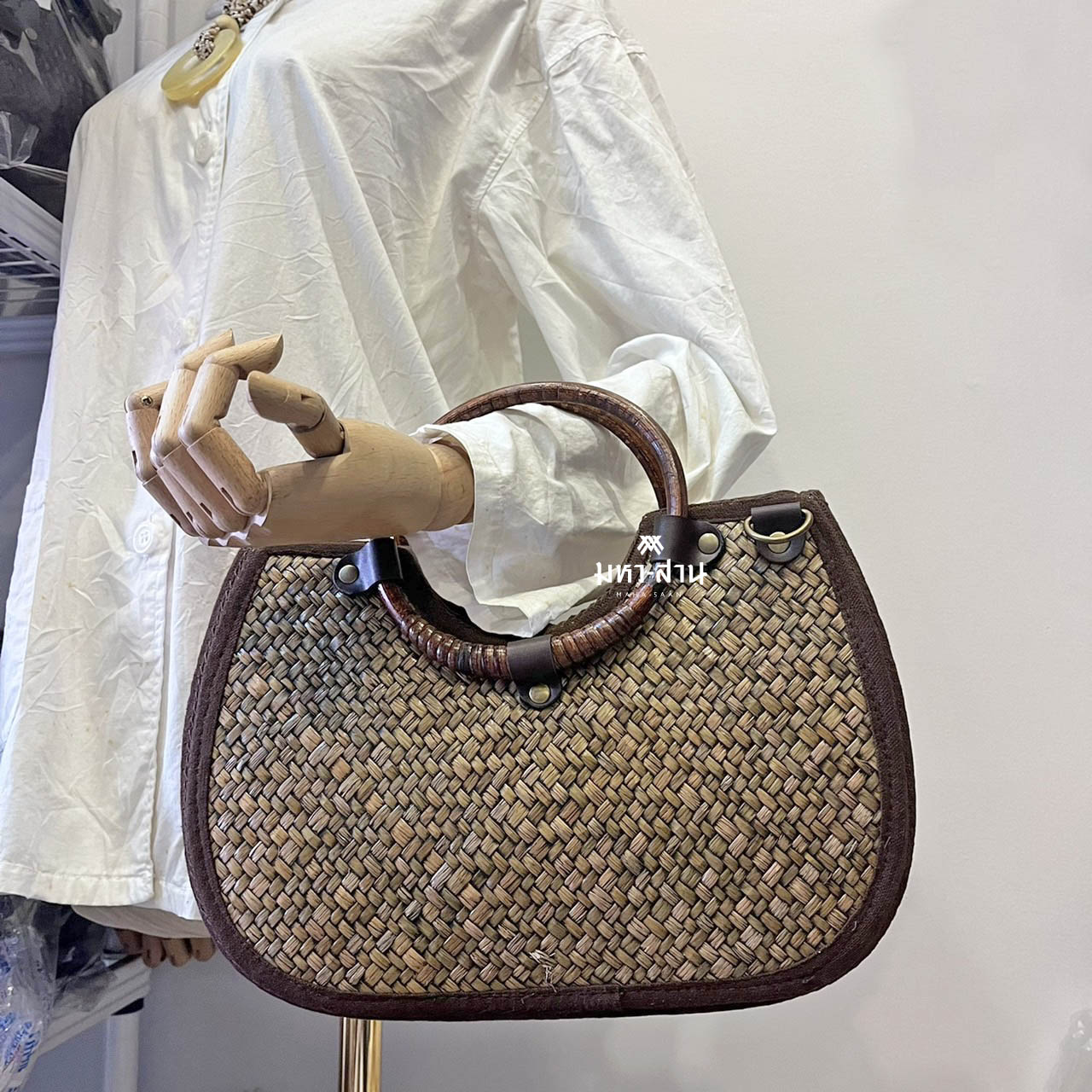 กระเป๋ากระจูด หูไม้ กระเป๋าออกงาน ของขวัญฝากผู้ใหญ่ 🤎