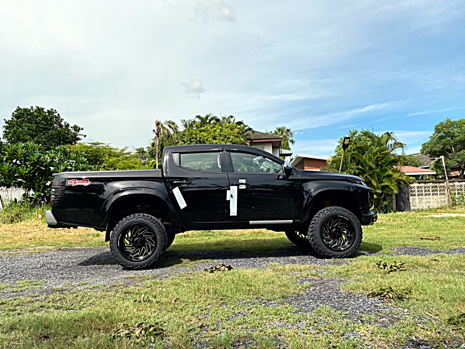 TRITON ป้ายแดงจัดทรงเมกาที่ STEP9