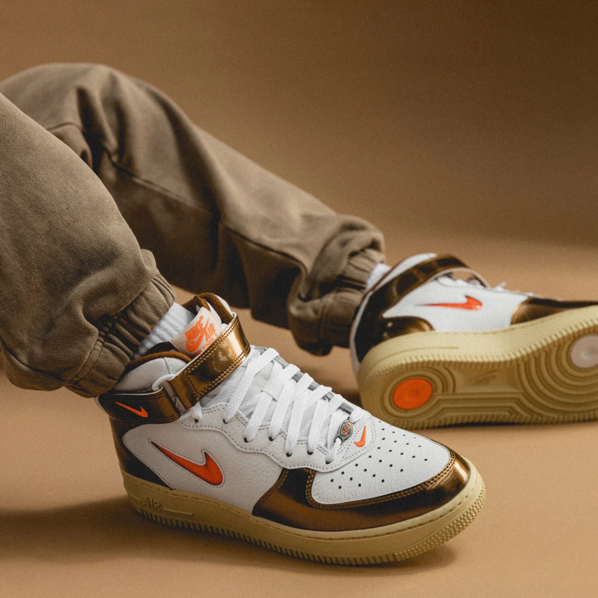 รองเท้า Nike Air Force 1 Mid ‘Ale Brown’ (M9/9.5/10/12US)