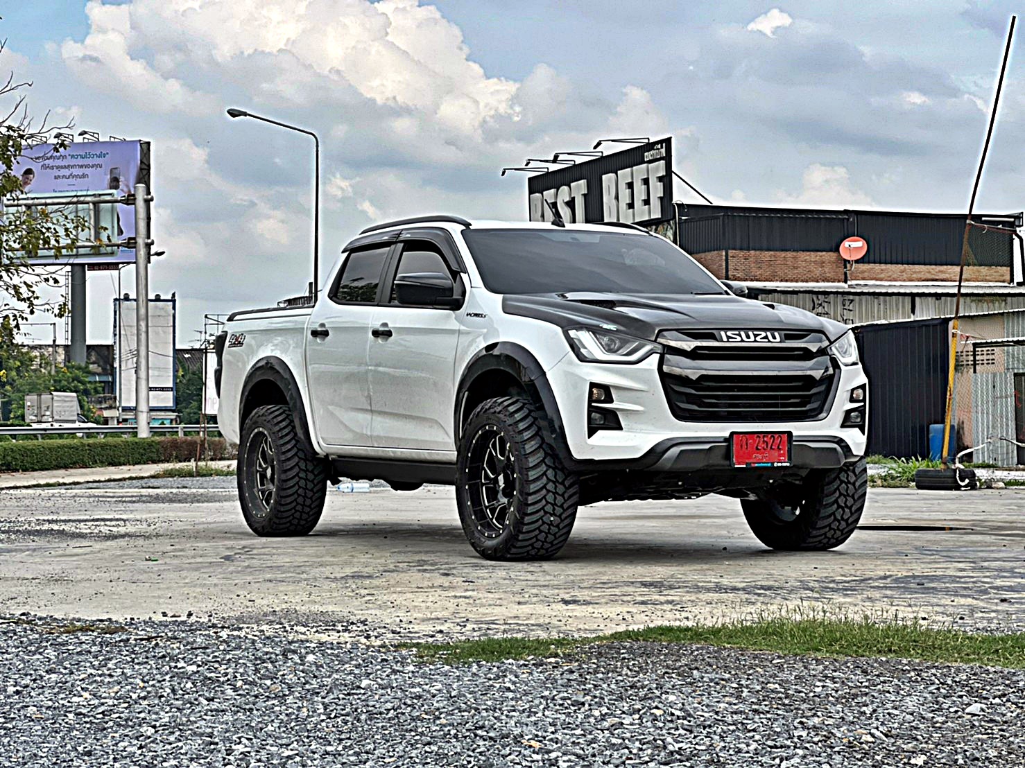 D-MAX ทรงเมกา โคตรหล่อที่ STEP9