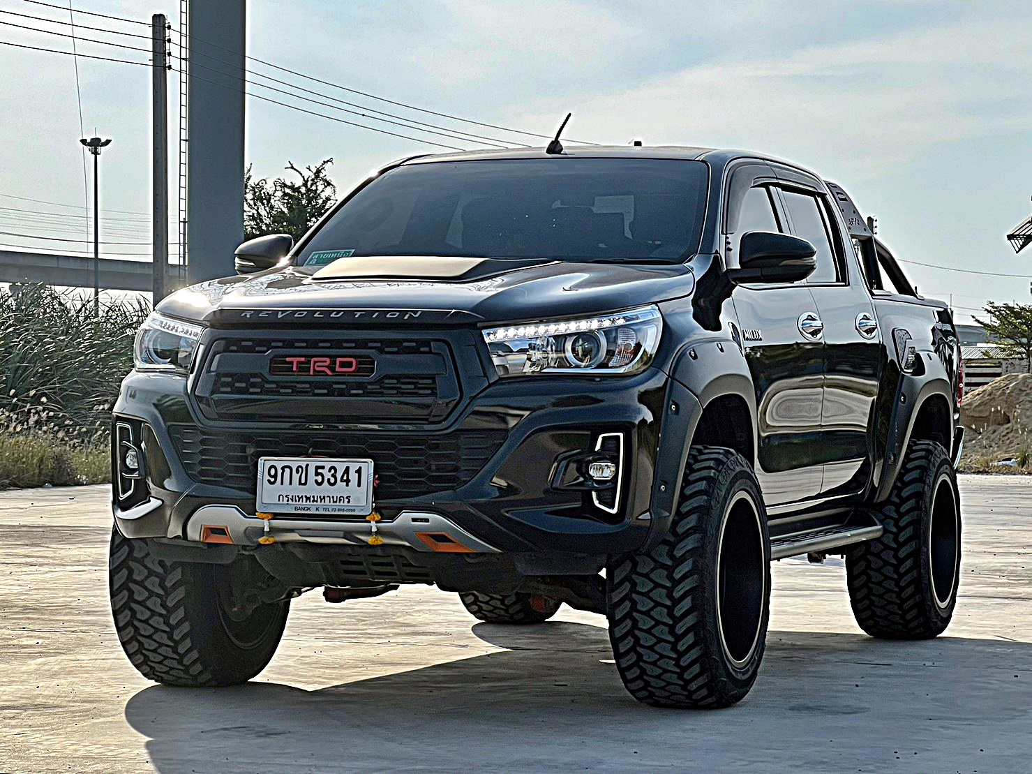 TOYOTA REVO แต่งทรงเมกาที่ STEP9